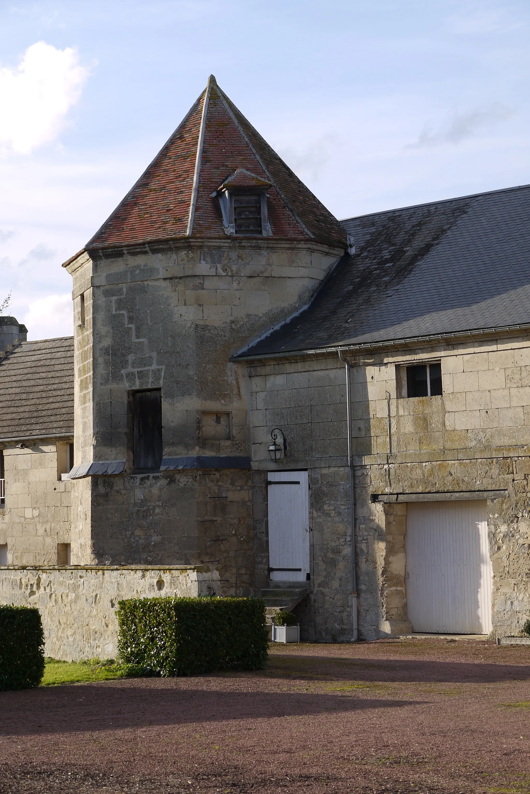Photo showing: Commanderie du Mont-de-Soissons à Serches (Aisne)