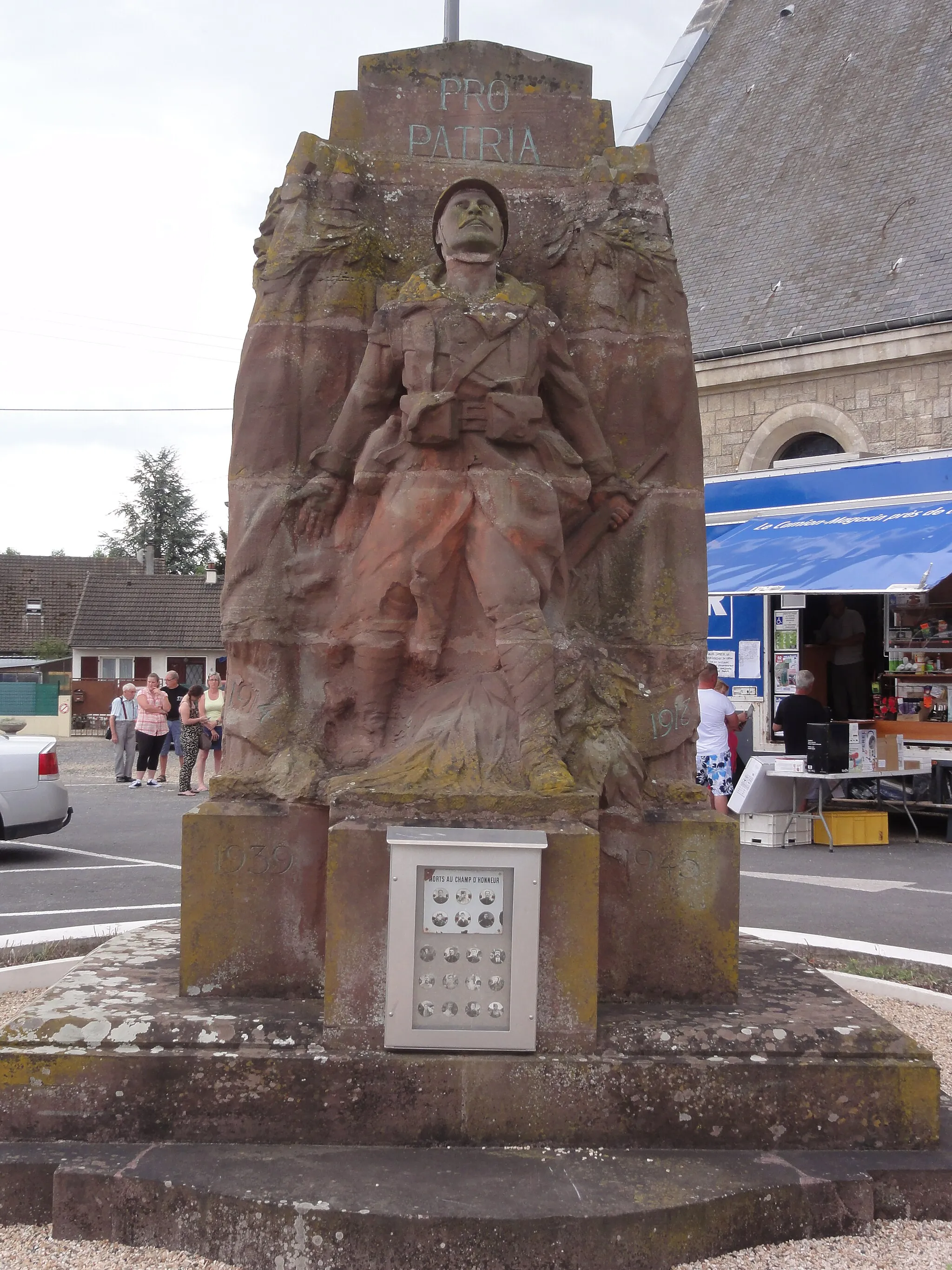 Photo showing: Sinceny (Aisne) monument aux morts