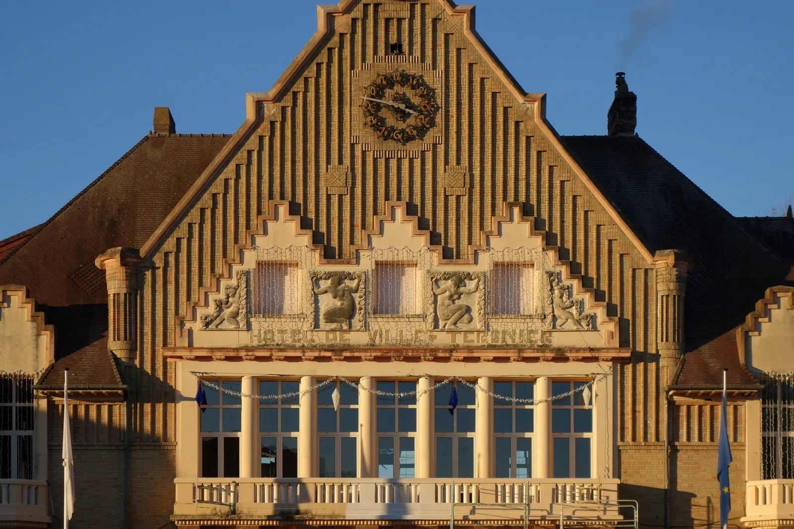 Photo showing: Façade de l'hôtel de ville de Tergnier