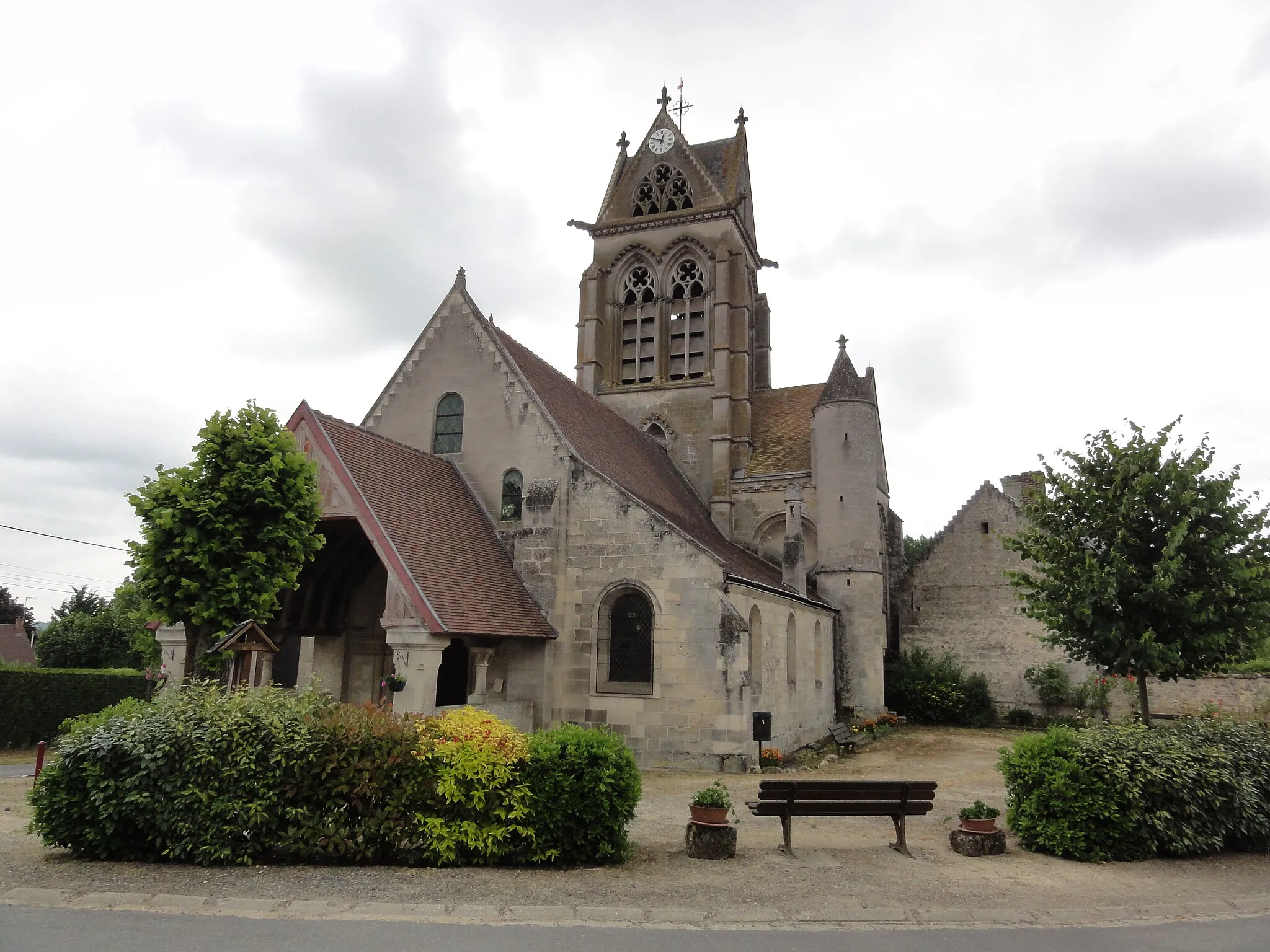 Photo showing: Vasseny (Aisne) église Saint-Rupert et Saint-Druon, portail tour et tourelle