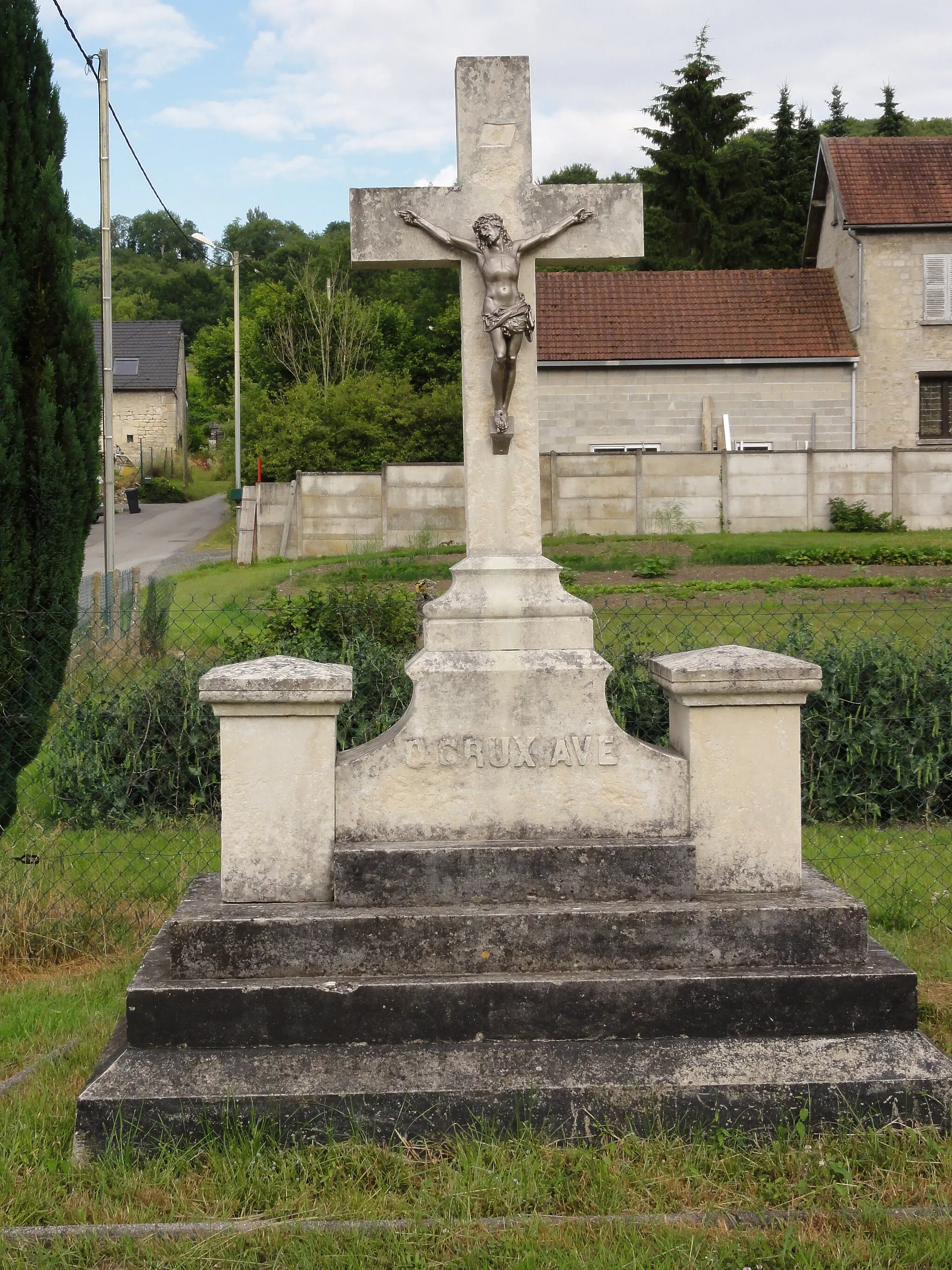 Photo showing: Vauxaillon (Aisne) croix de chemin