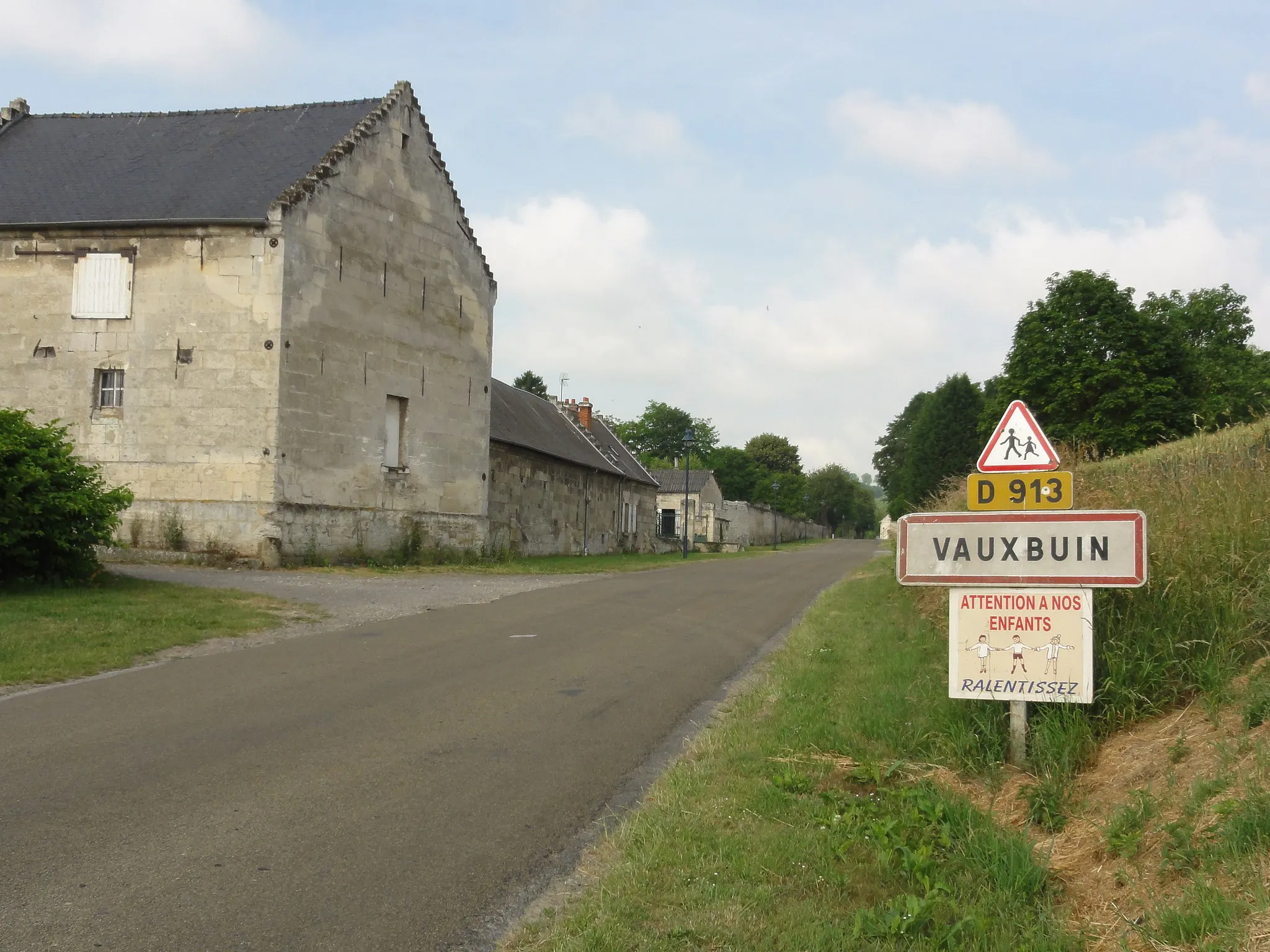 Photo showing: Vauxbuin (Aisne) city limit sign