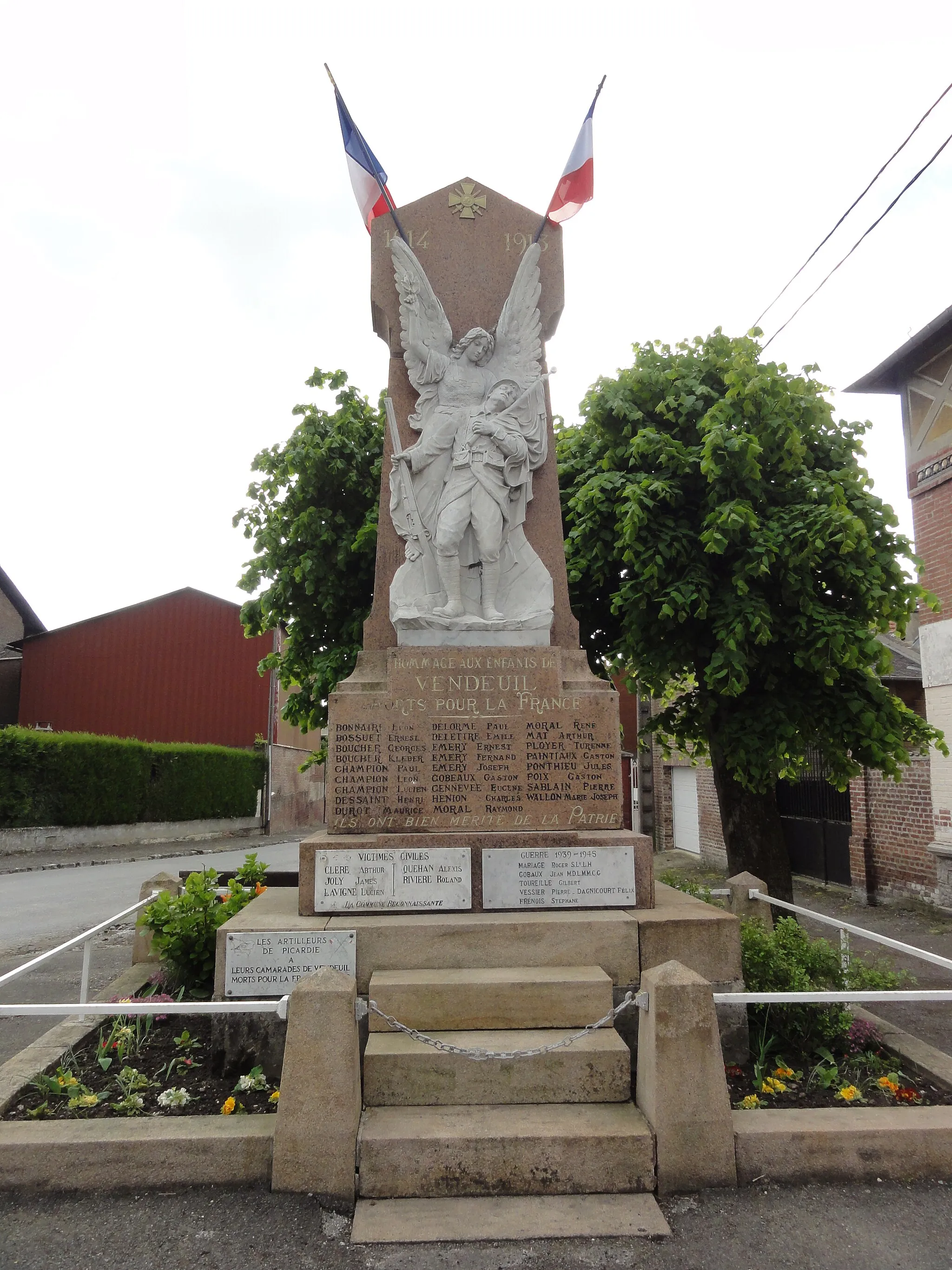Photo showing: Vendeuil (Aisne) monument aux morts