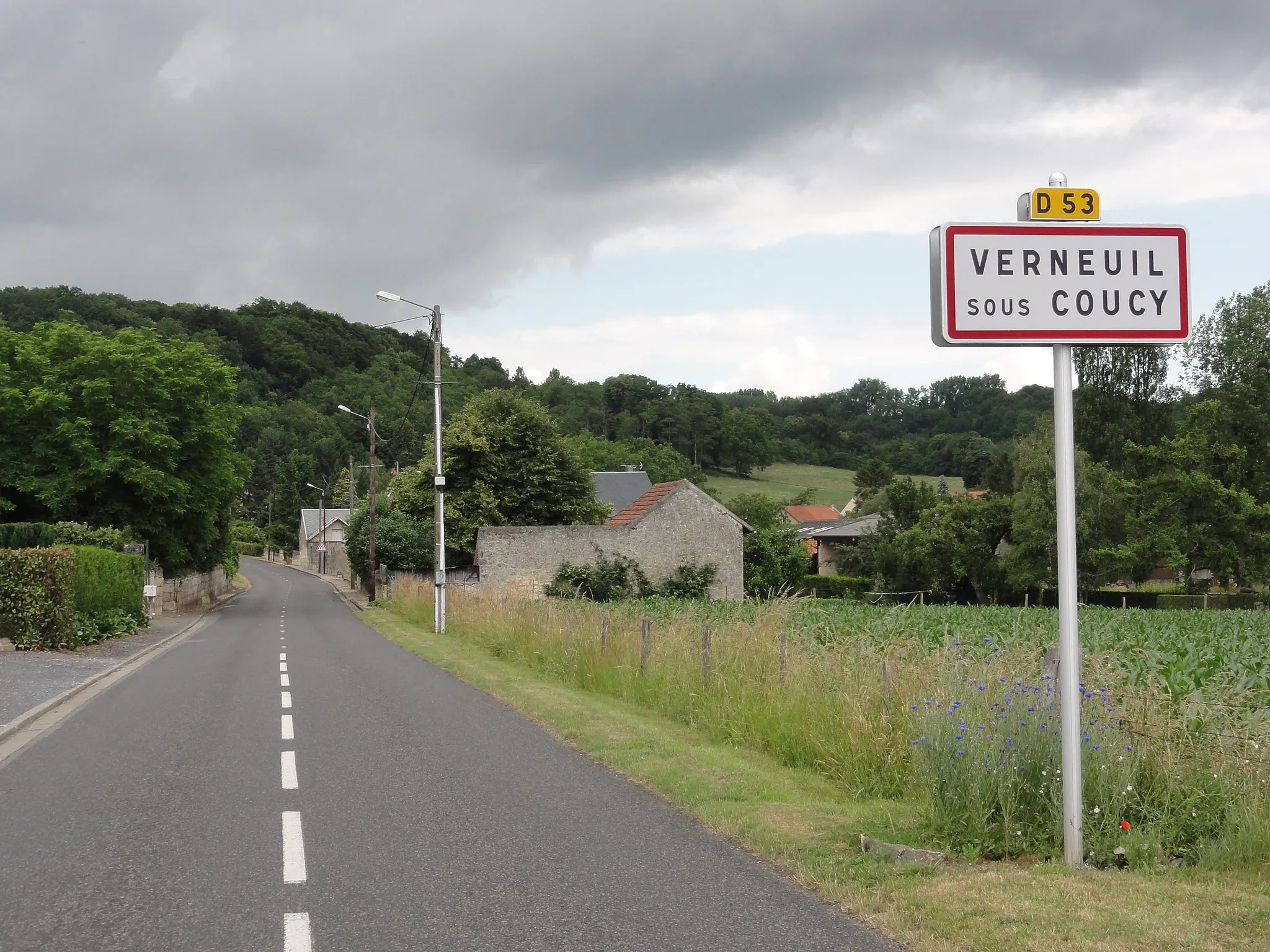 Photo showing: Verneuil-sous-Coucy (Aisne) city limit sign