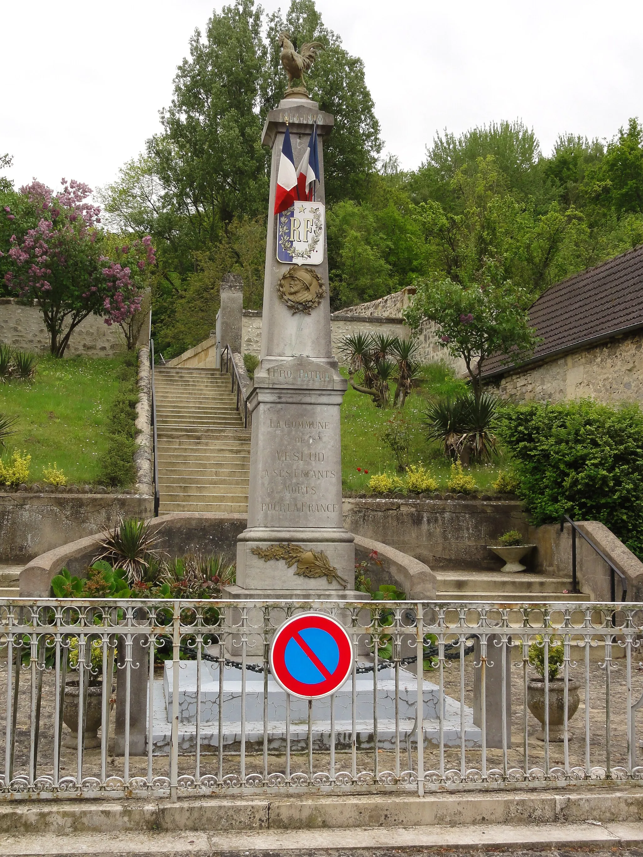 Photo showing: Veslud (Aisne) monument aux morts