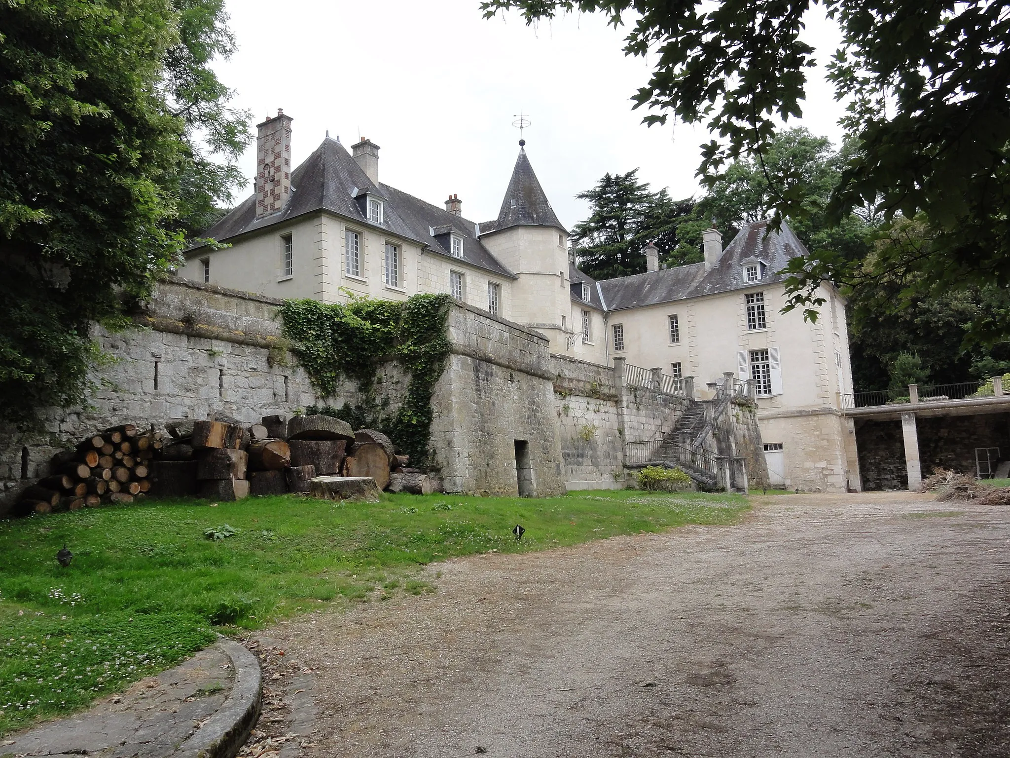 Photo showing: Vivières (Aisne) château MH