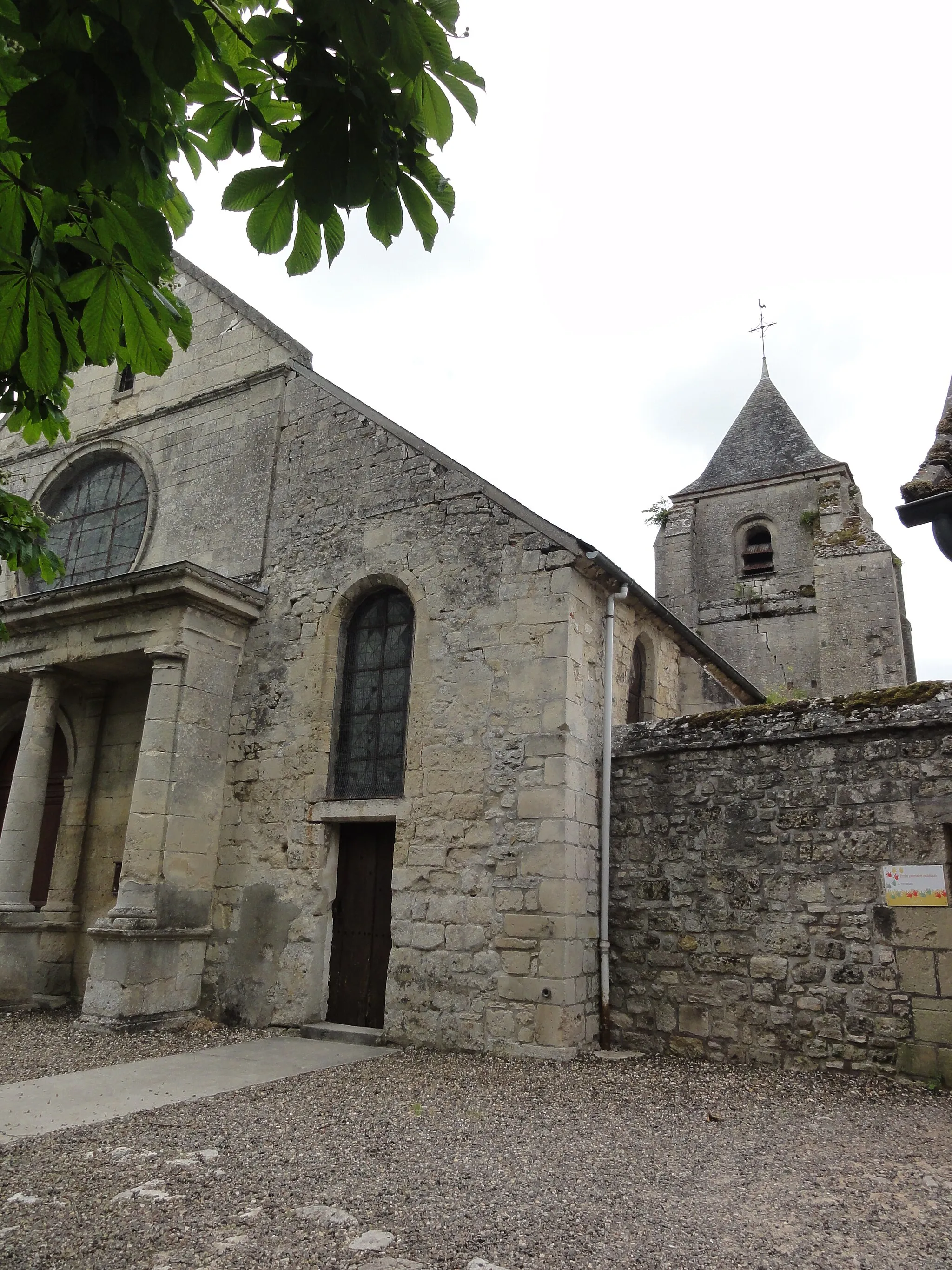 Photo showing: Vivières (Aisne) église