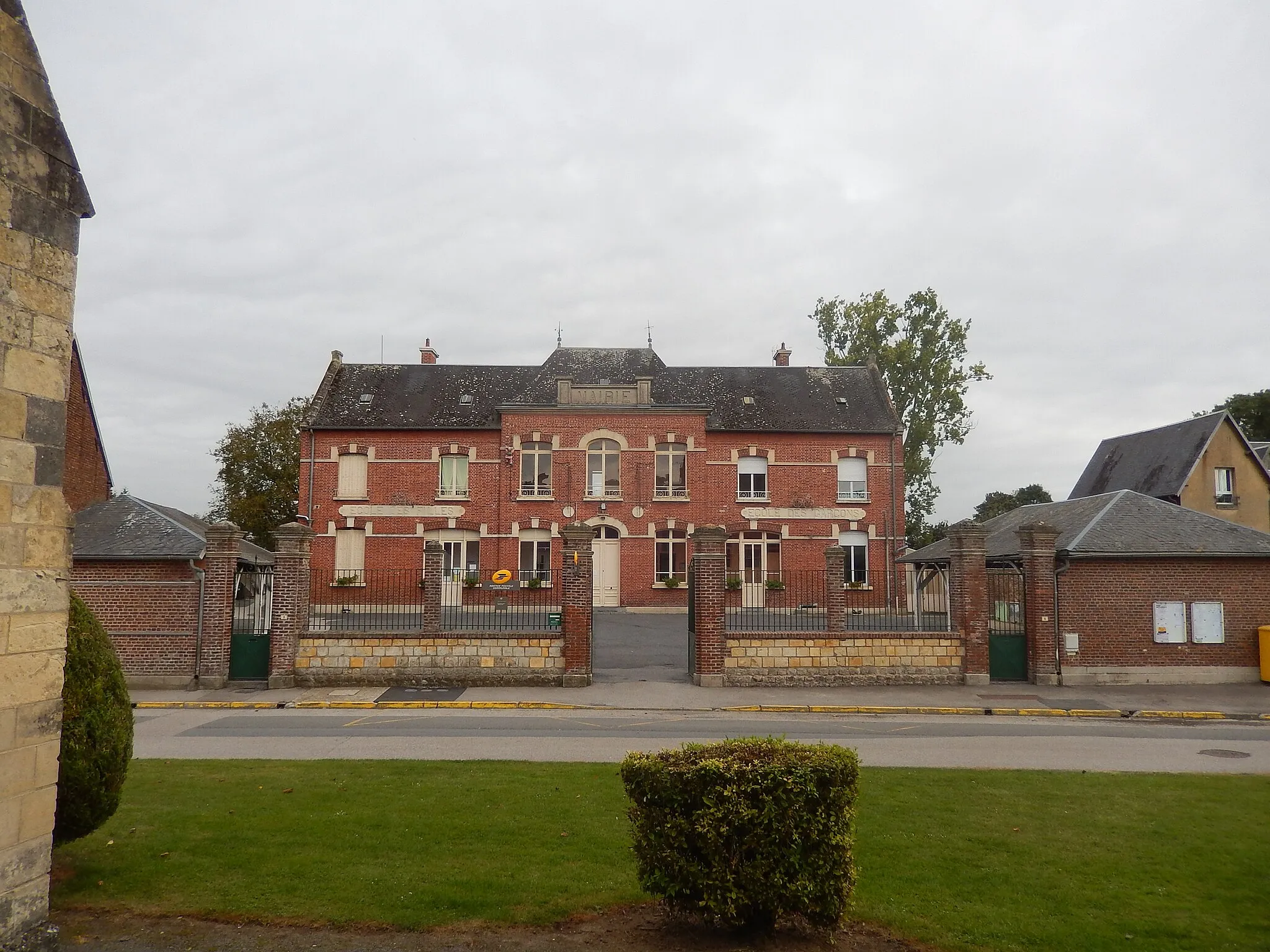 Photo showing: Matigny - la mairie