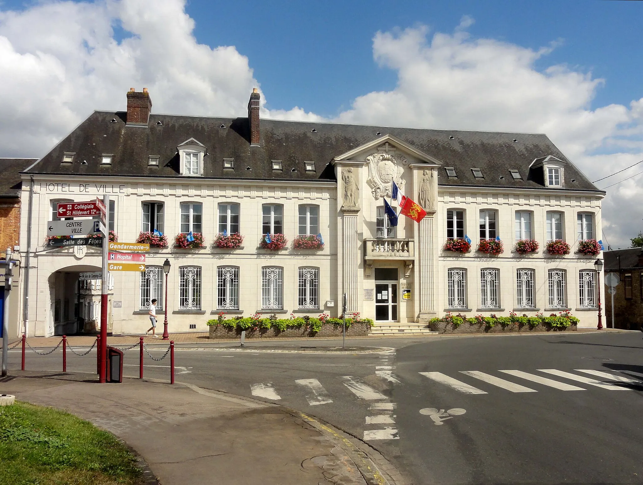 Photo showing: Hôtel de ville, rue Legrand-Baudu.