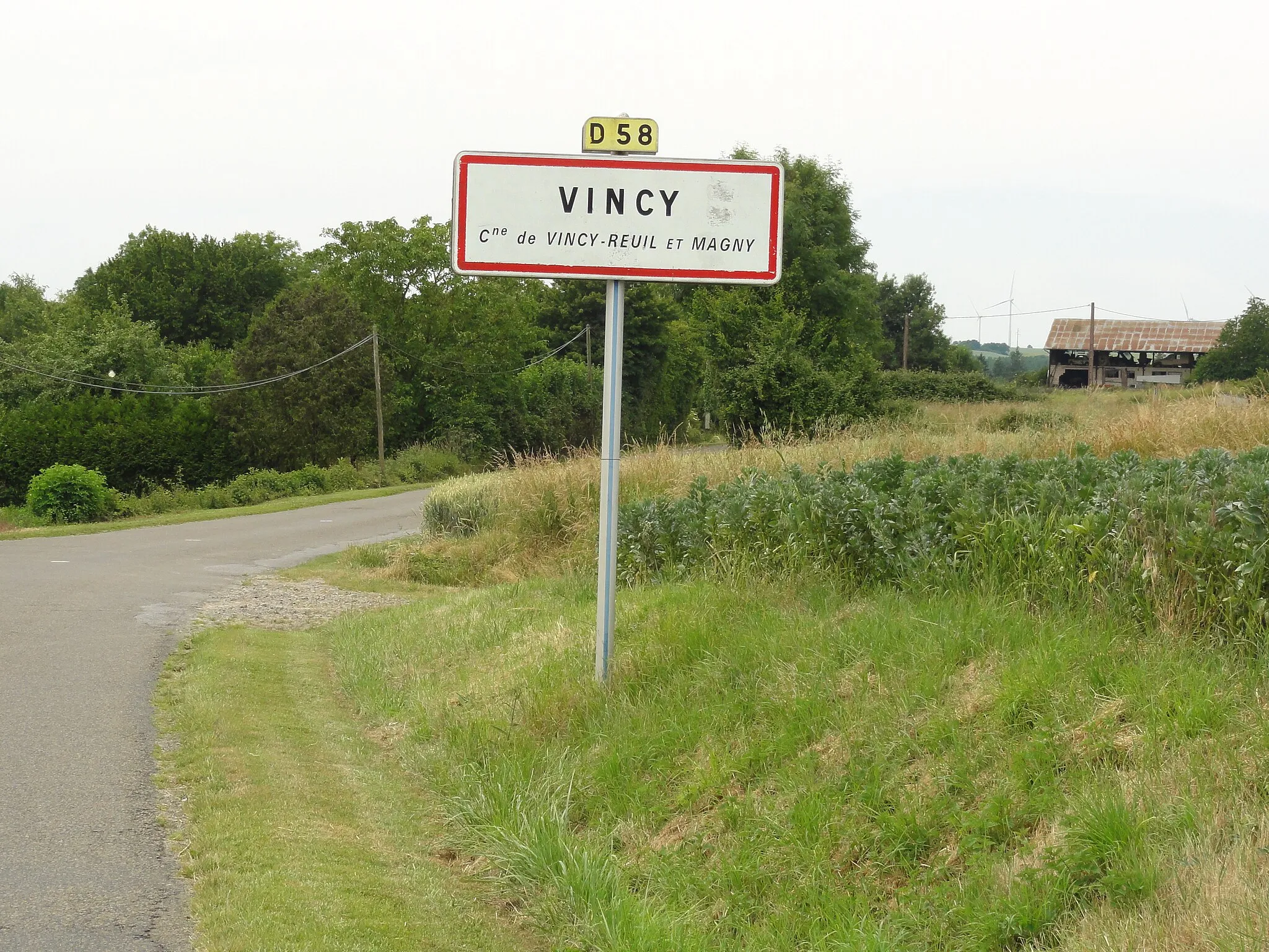 Photo showing: Vincy-Reuil-et-Magny (Aisne) city limit sign Vincy