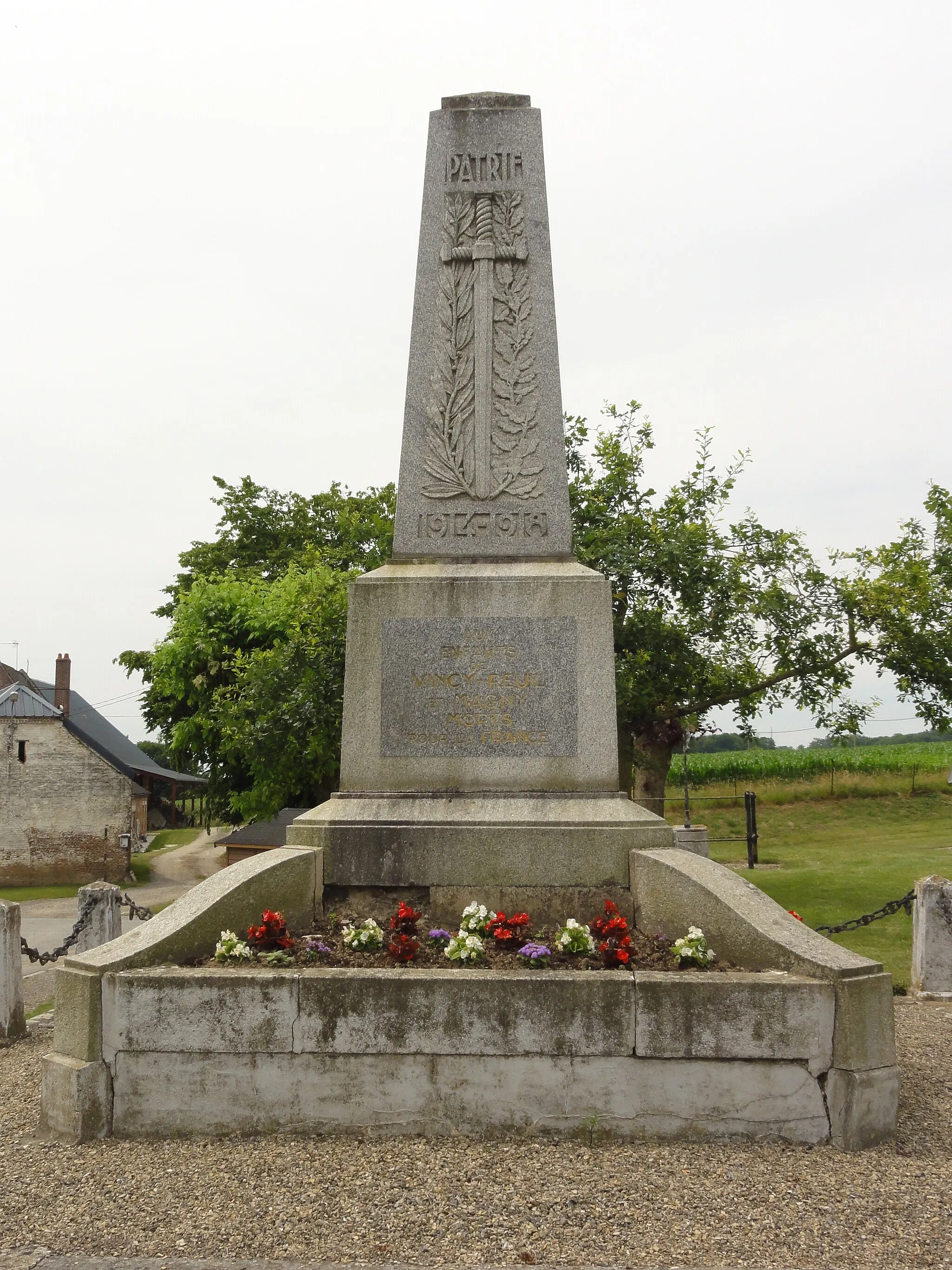 Photo showing: Vincy-Reuil-et-Magny (Aisne) monument aux morts