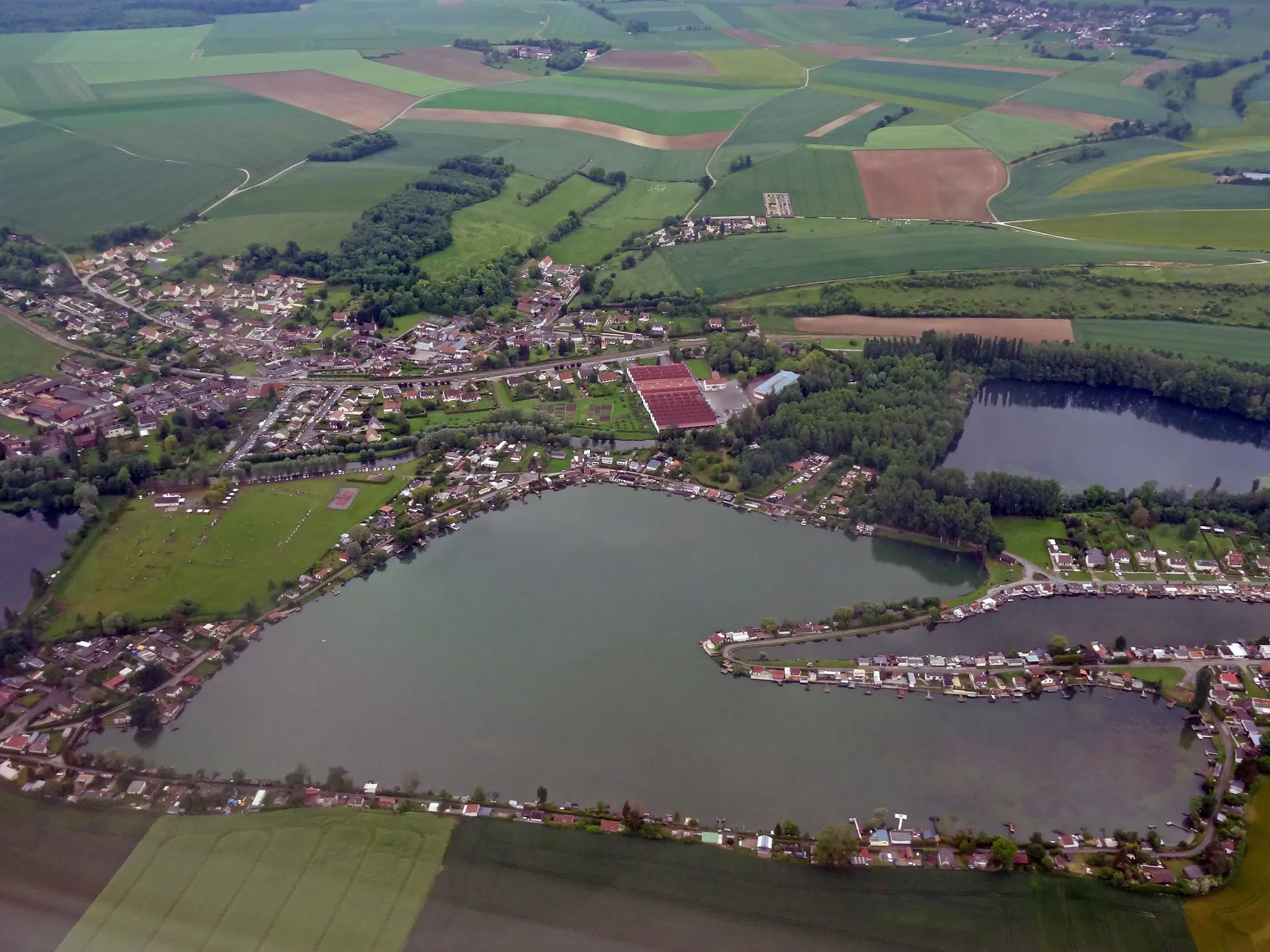 Photo showing: Vue aérienne des étangs de Milly-sur-Thérain (Oise), France.