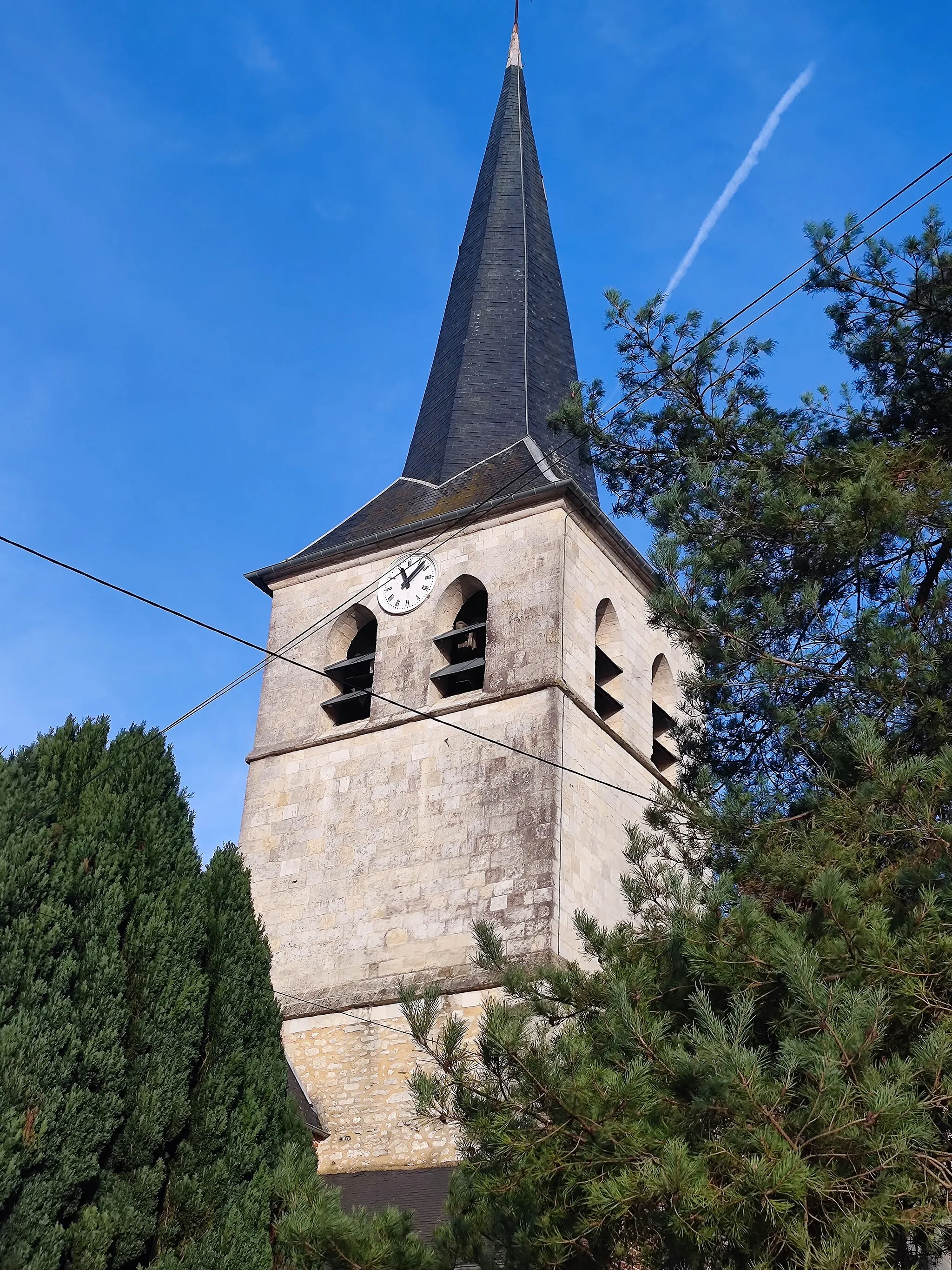 Photo showing: Francastel - Clocher de l'église