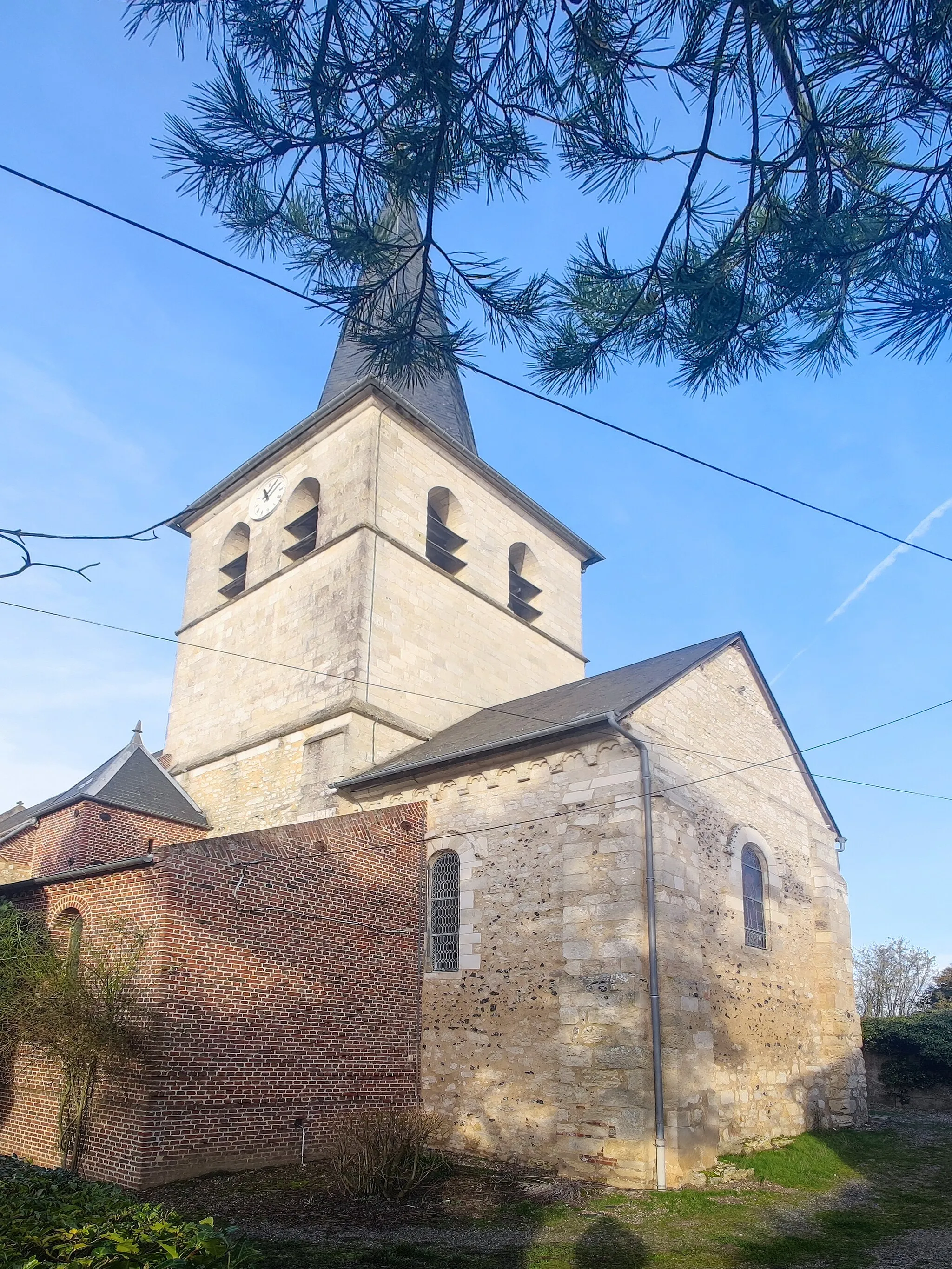 Photo showing: Francastel - Église - Chœur et clocher