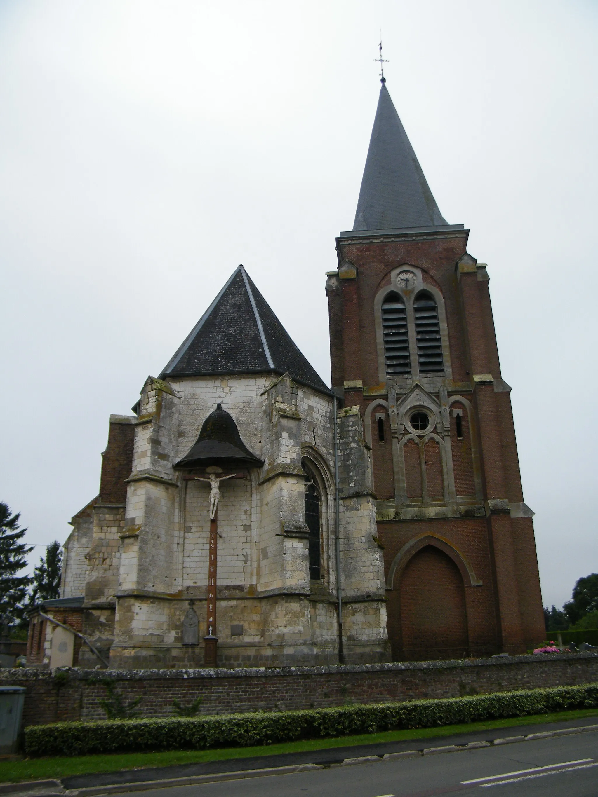 Photo showing: Bayonvillers, église Saint-Étienne, chevet et clocher.