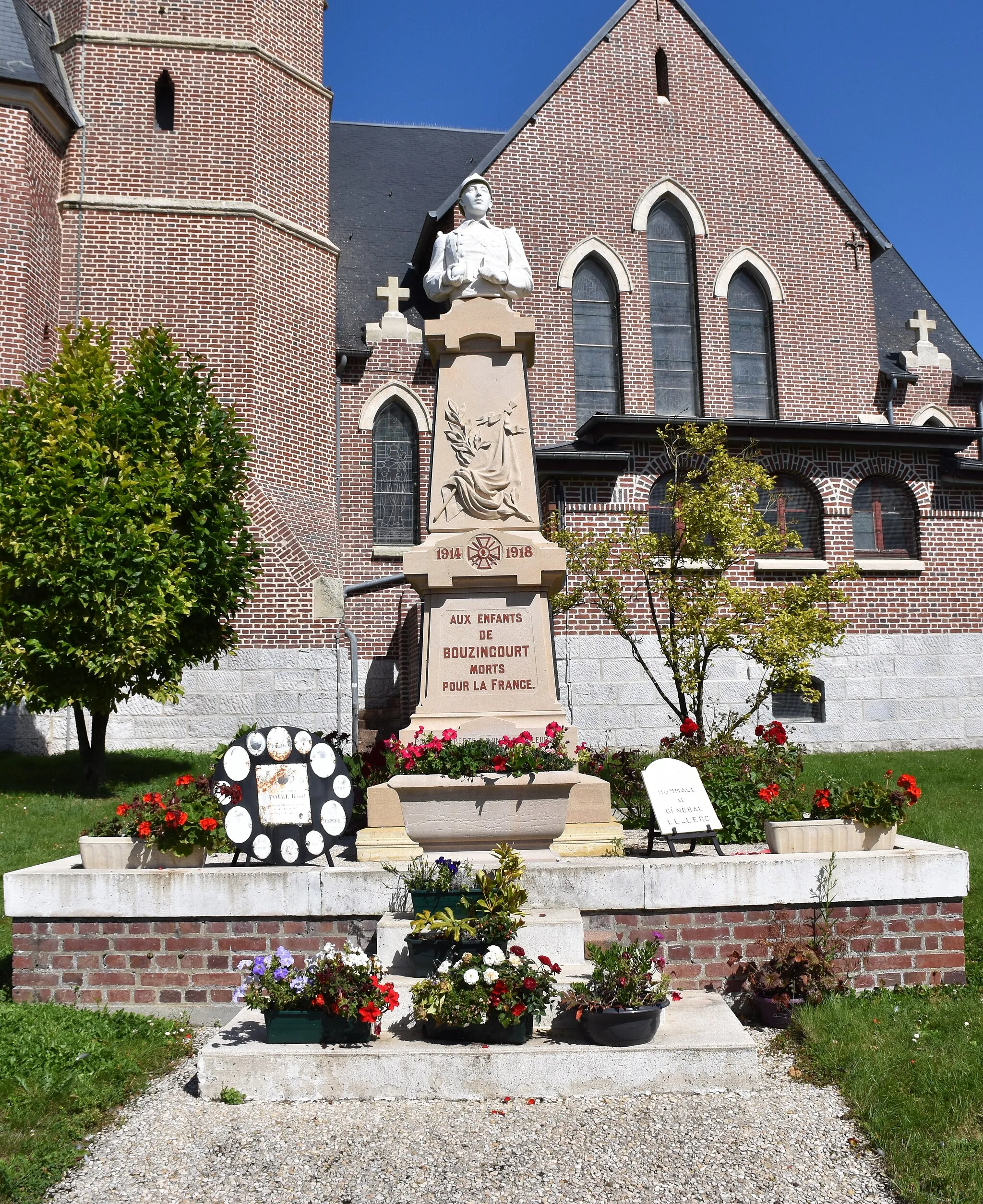 Photo showing: le monument aux morts