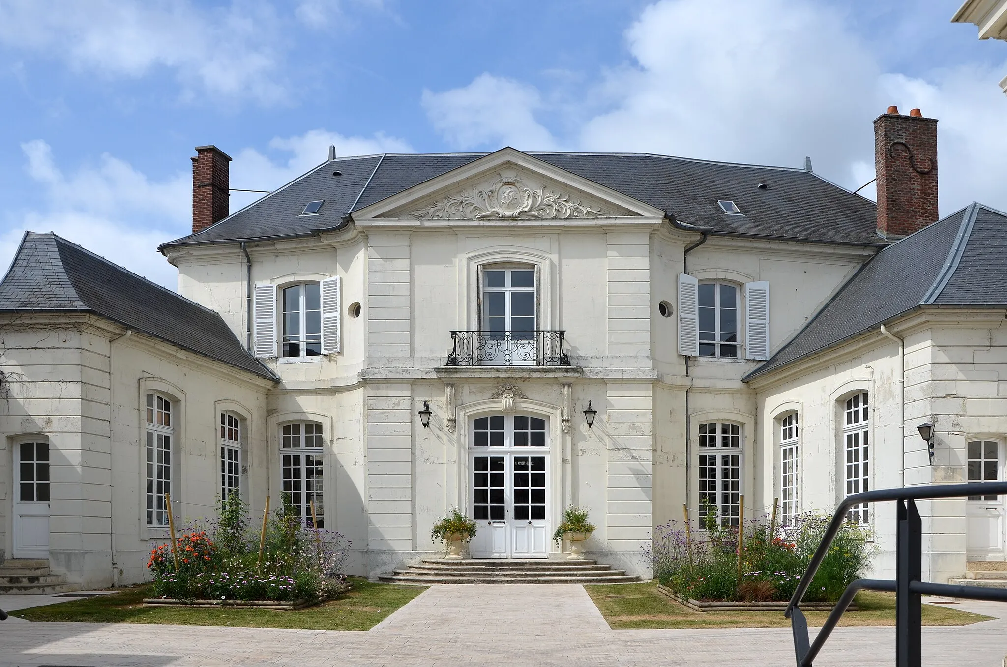 Photo showing: This building is classé au titre des monuments historiques de la France. It is indexed in the base Mérimée, a database of architectural heritage maintained by the French Ministry of Culture, under the reference PA00125660 .