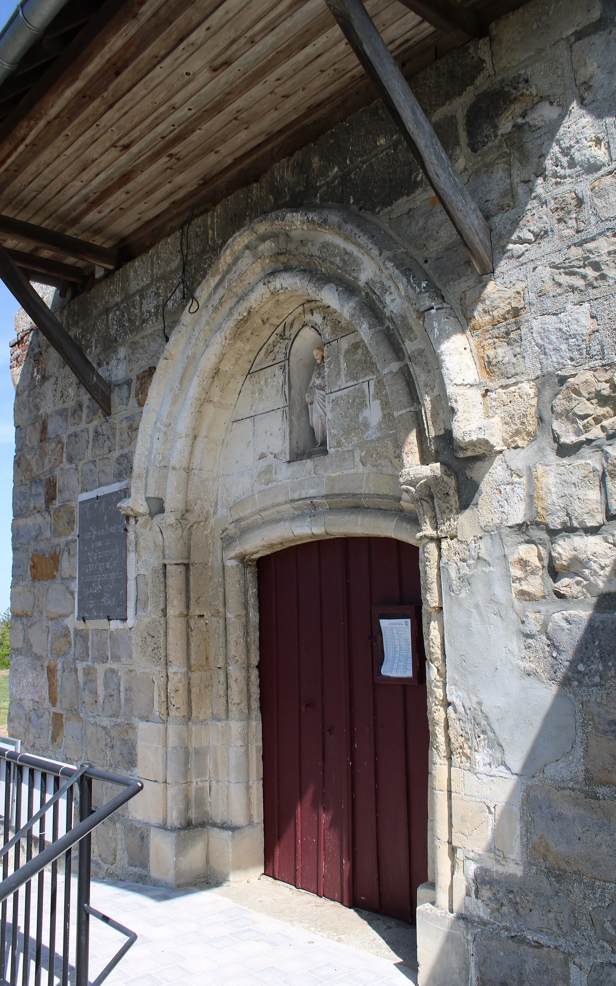 Photo showing: Portail de l'église.