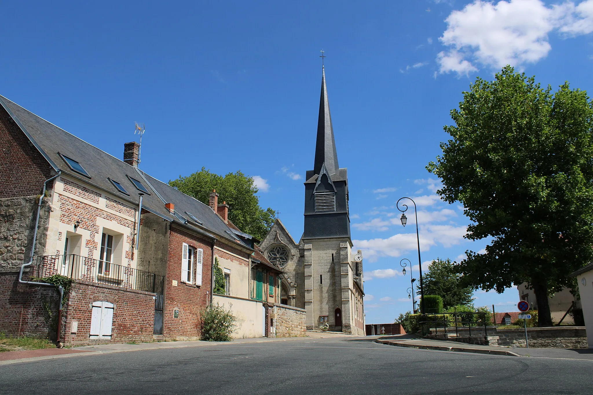Photo showing: La place de l'église.