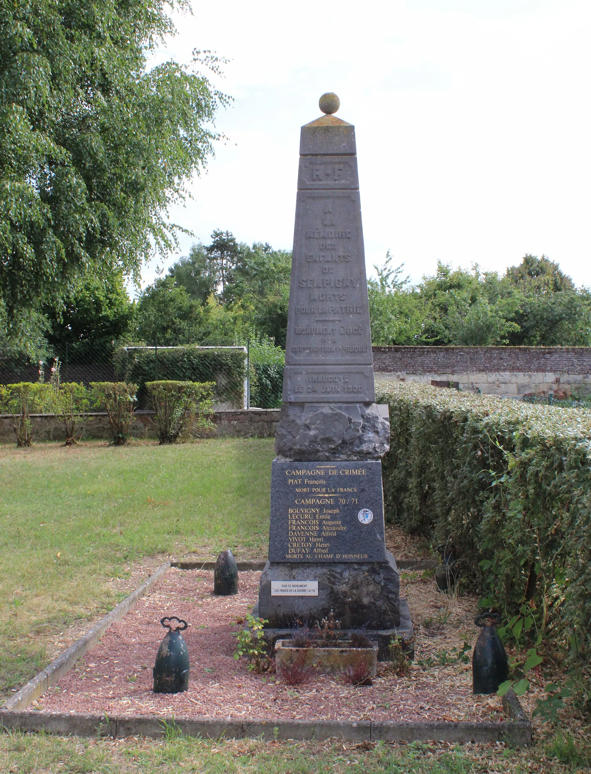 Photo showing: Le monument aux morts de la guerre 1870-1871