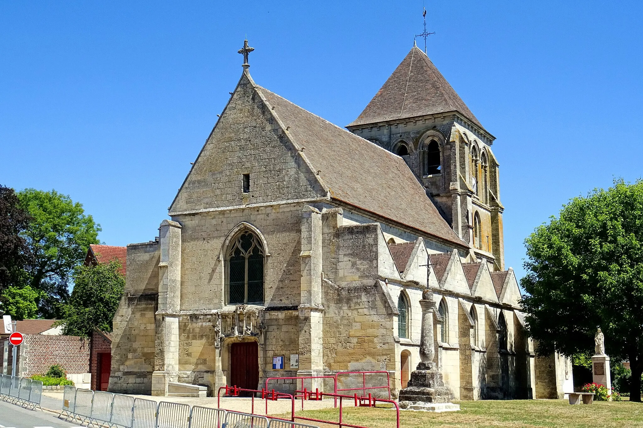 Photo showing: Église Notre-Dame de Chiry-Ourscamp - voir le titre du fichier.