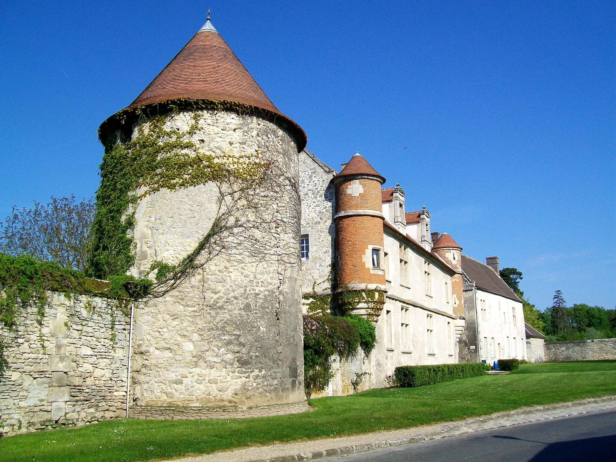 Photo showing: Le colombier de la ferme du château, sur la rue du Manoir ; il est également inscrit M.H.