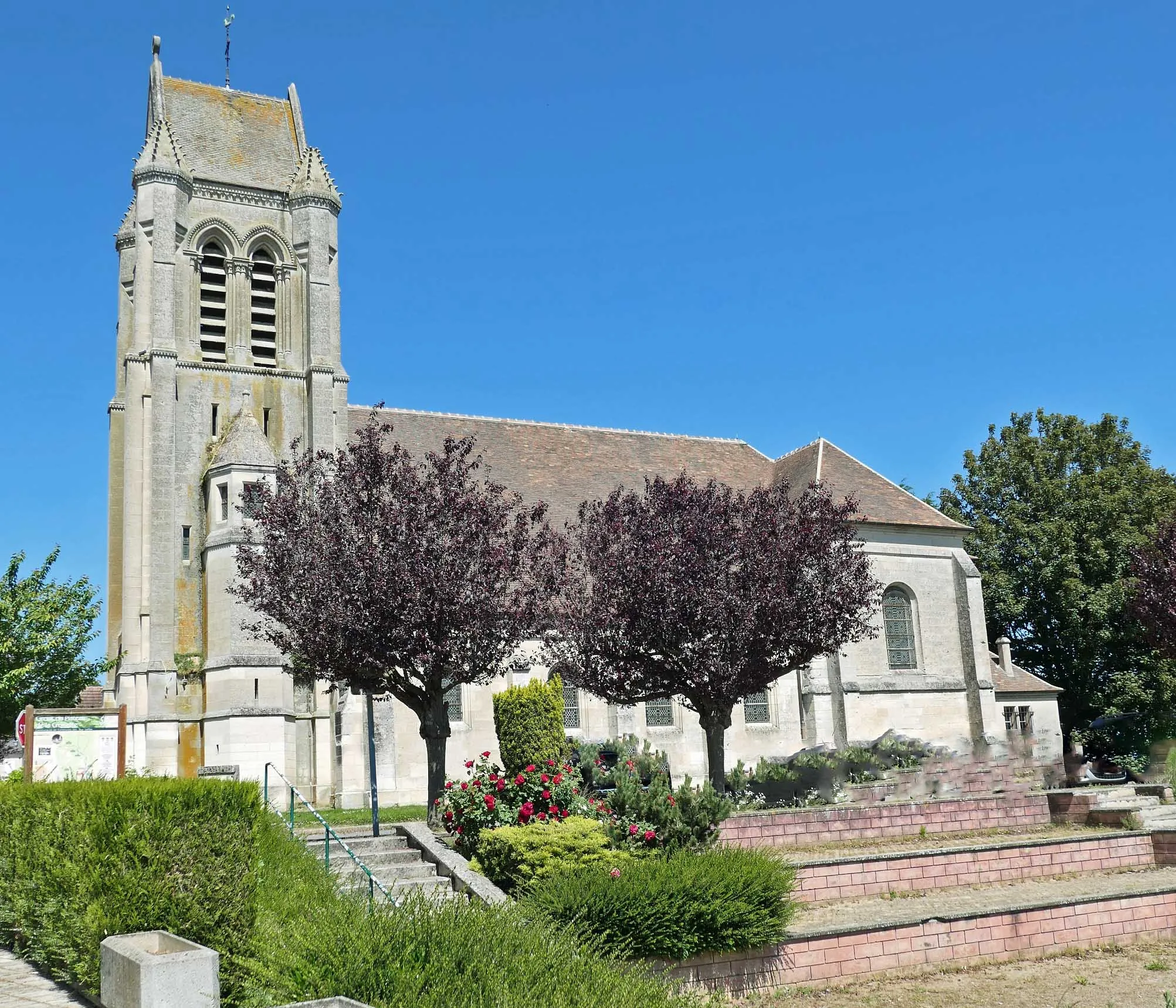 Photo showing: This building is indexed in the base Mérimée, a database of architectural heritage maintained by the French Ministry of Culture, under the reference PA00114561 .