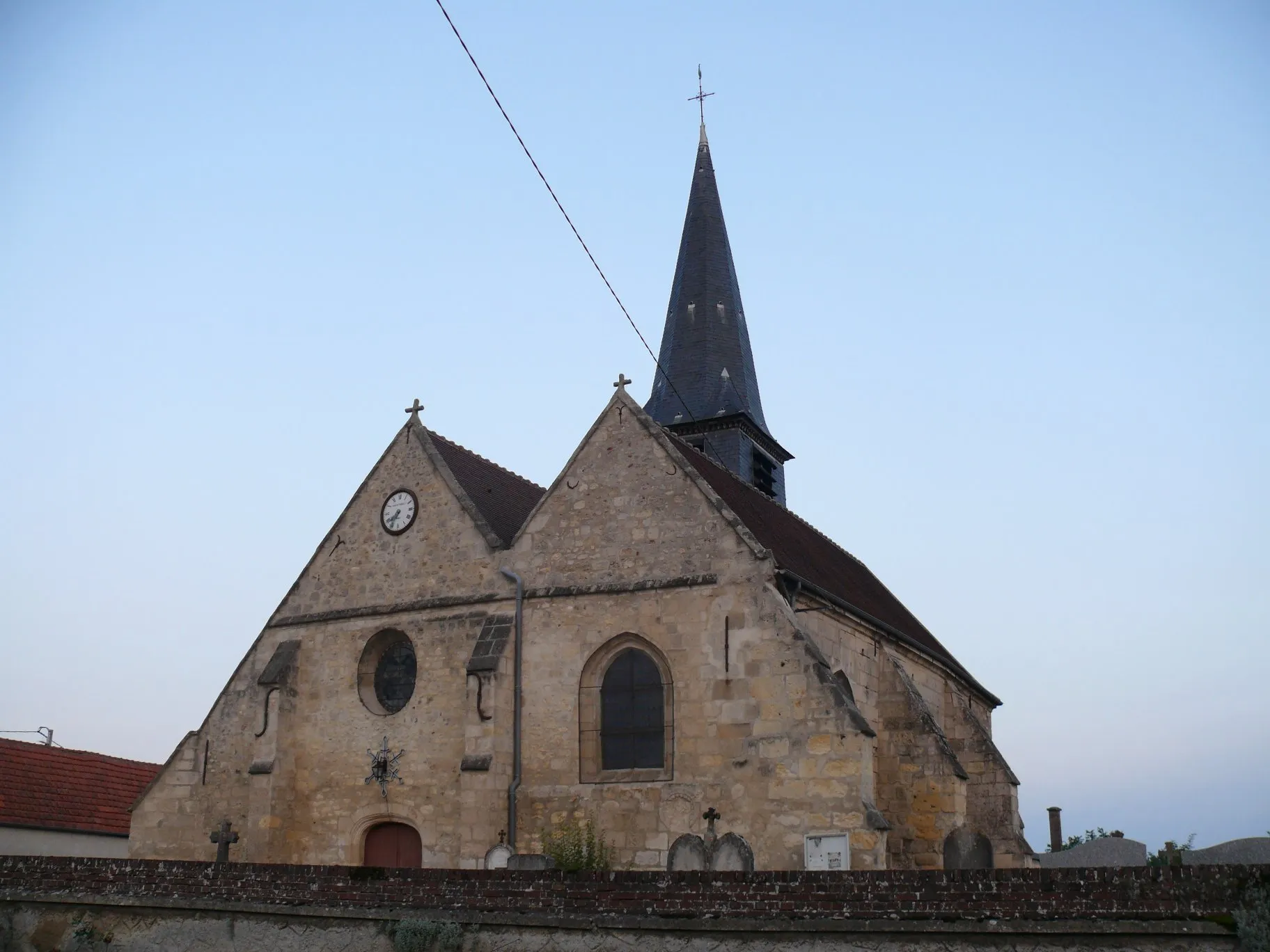 Photo showing: Saint-John-the-Baptist's church of Villers-sur-Coudun (Oise, Picardie, France).