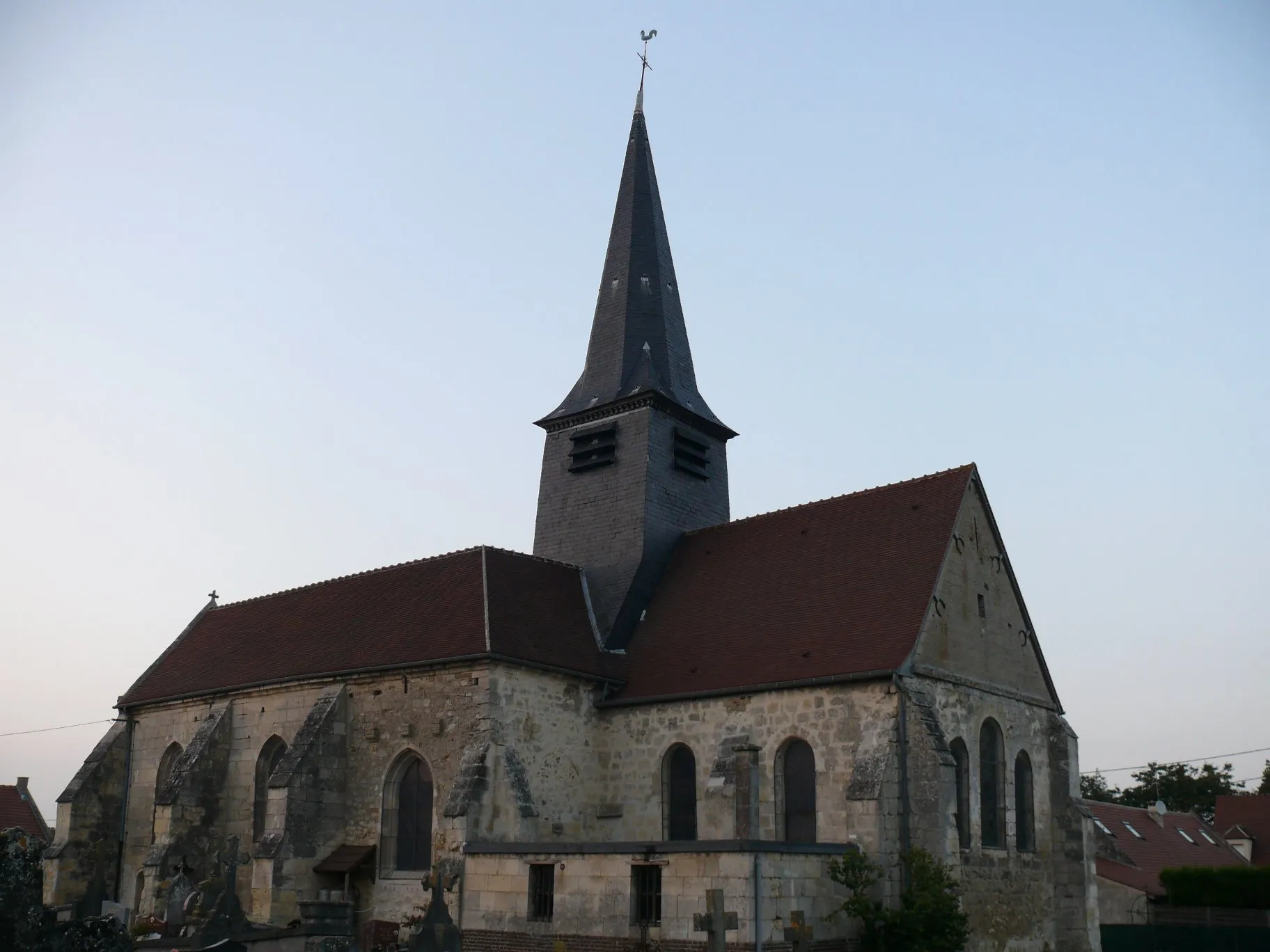 Photo showing: Saint-John-the-Baptist's church of Villers-sur-Coudun (Oise, Picardie, France).