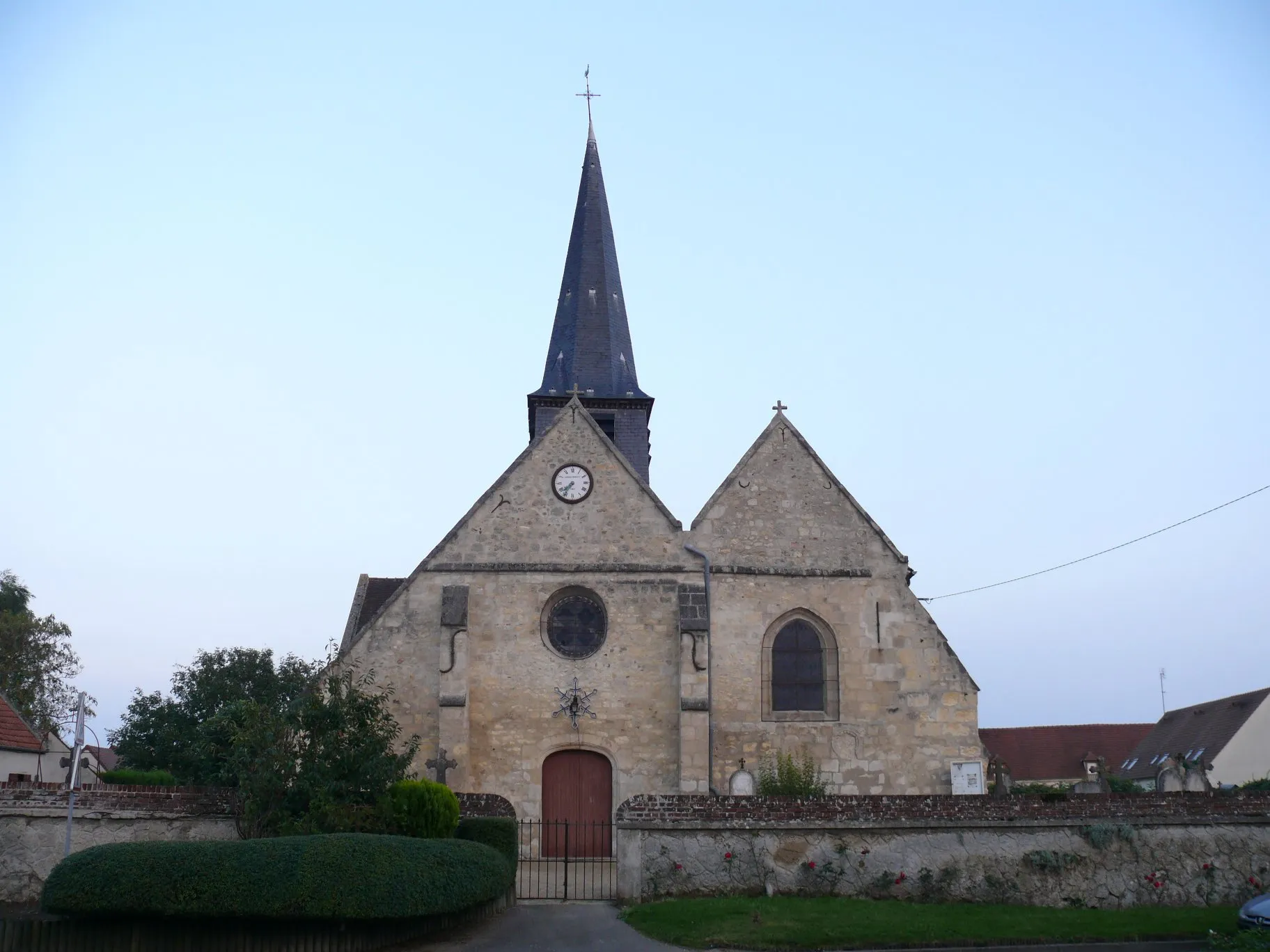 Photo showing: Saint-John-the-Baptist's church of Villers-sur-Coudun (Oise, Picardie, France).