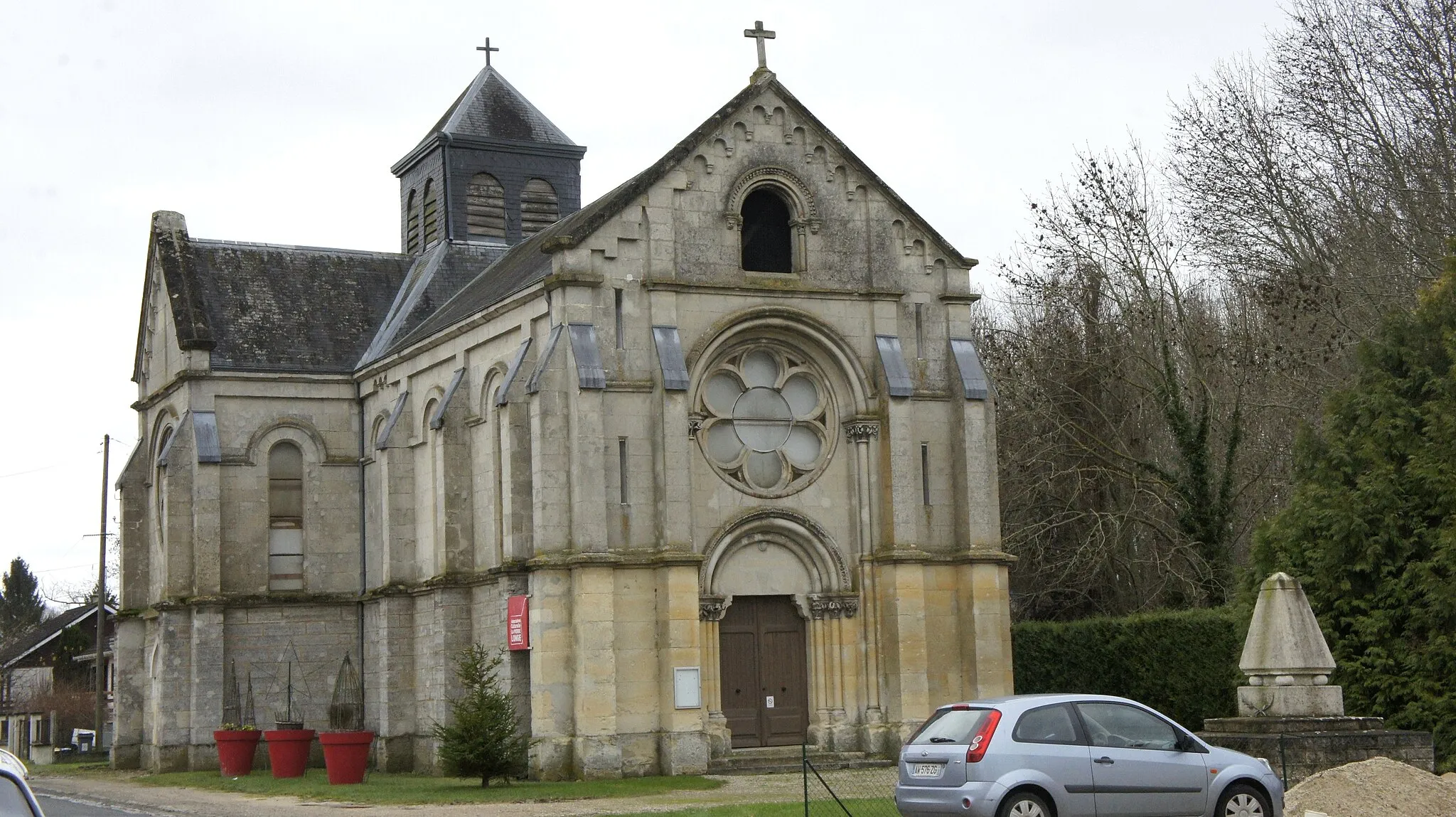 Photo showing: Église et monument aux morts de Pontgivart.
