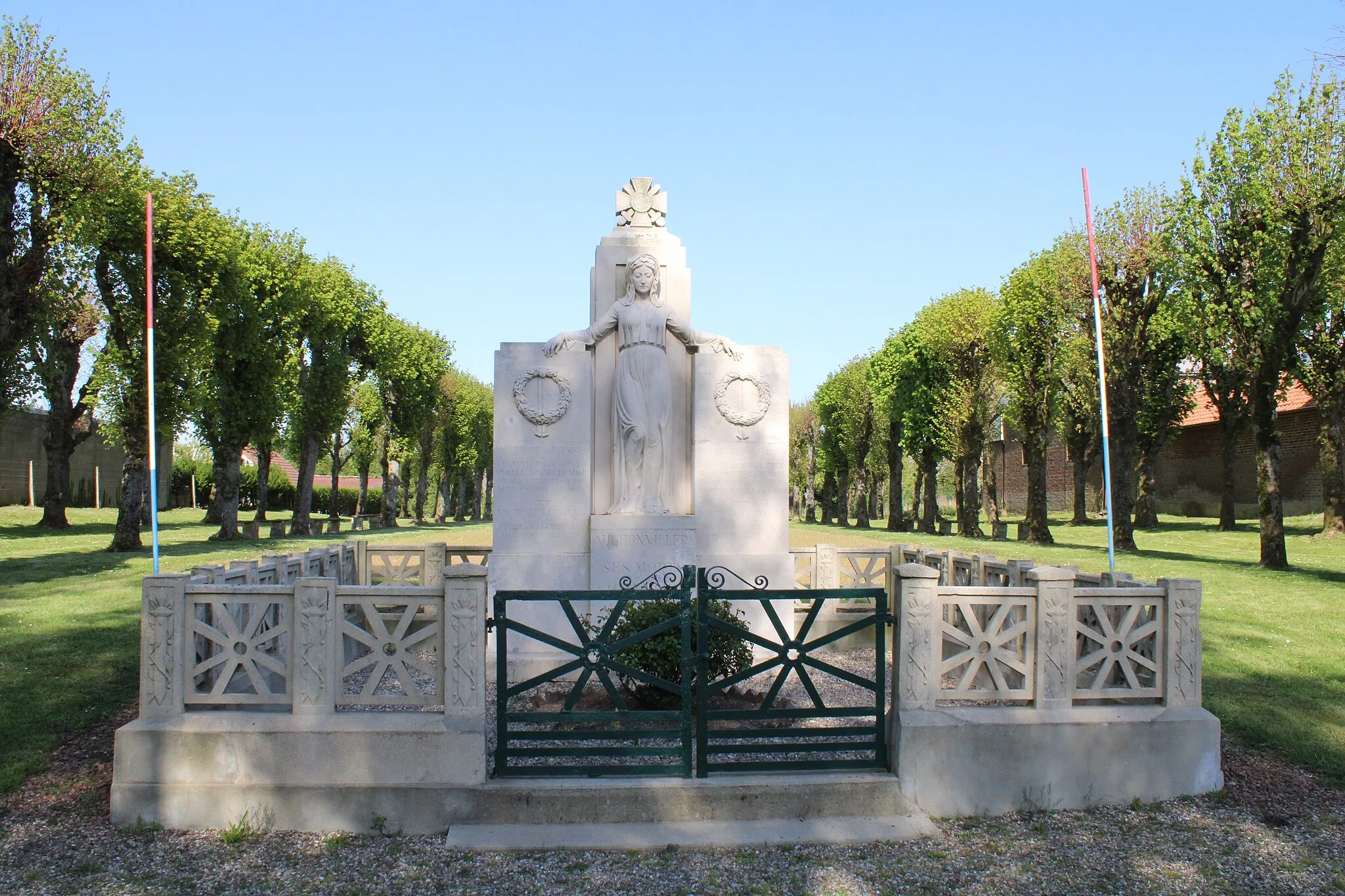 Photo showing: Le monument aux morts