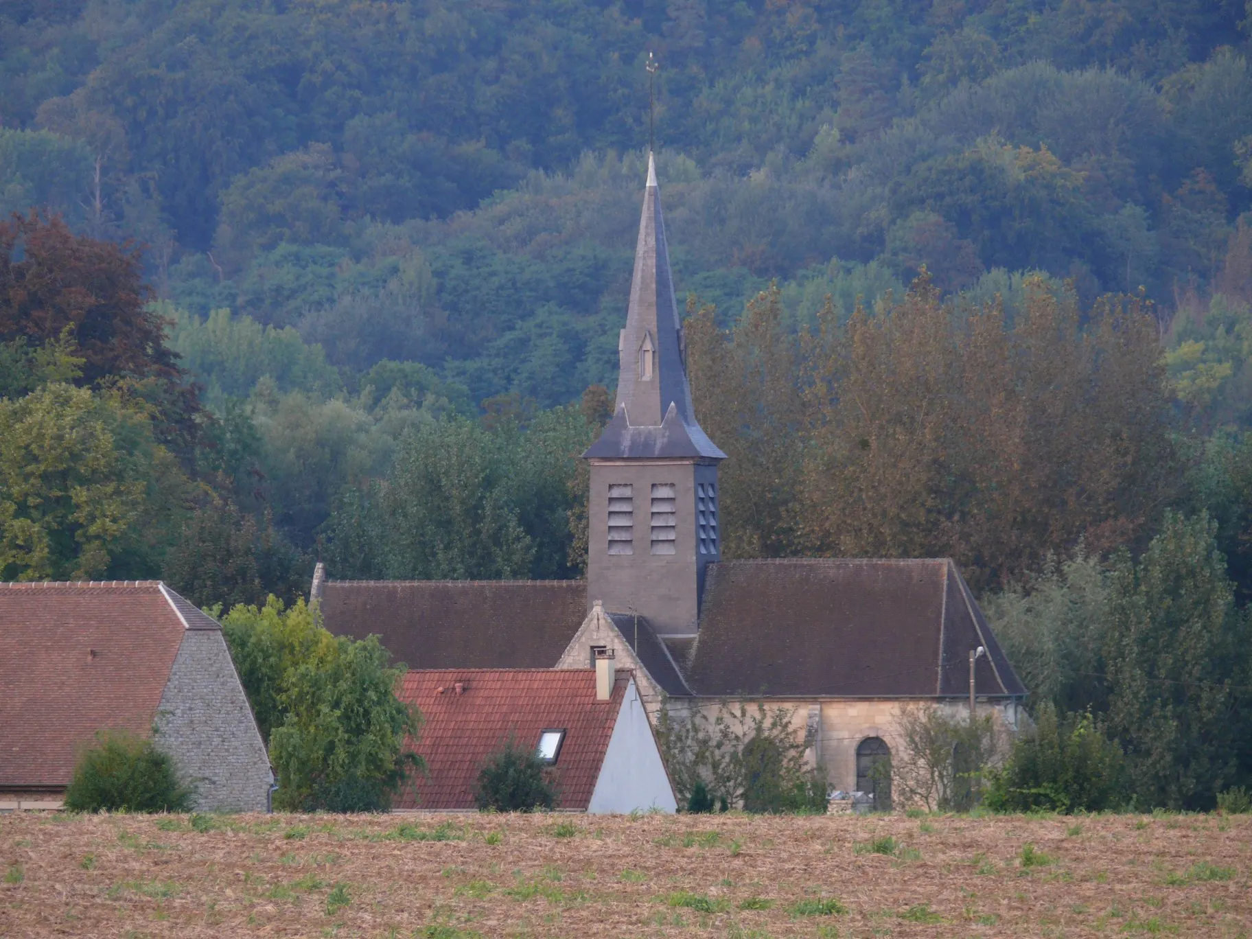 Photo showing: Saint-Medard's church of Bienville (Oise, Picardie, France).