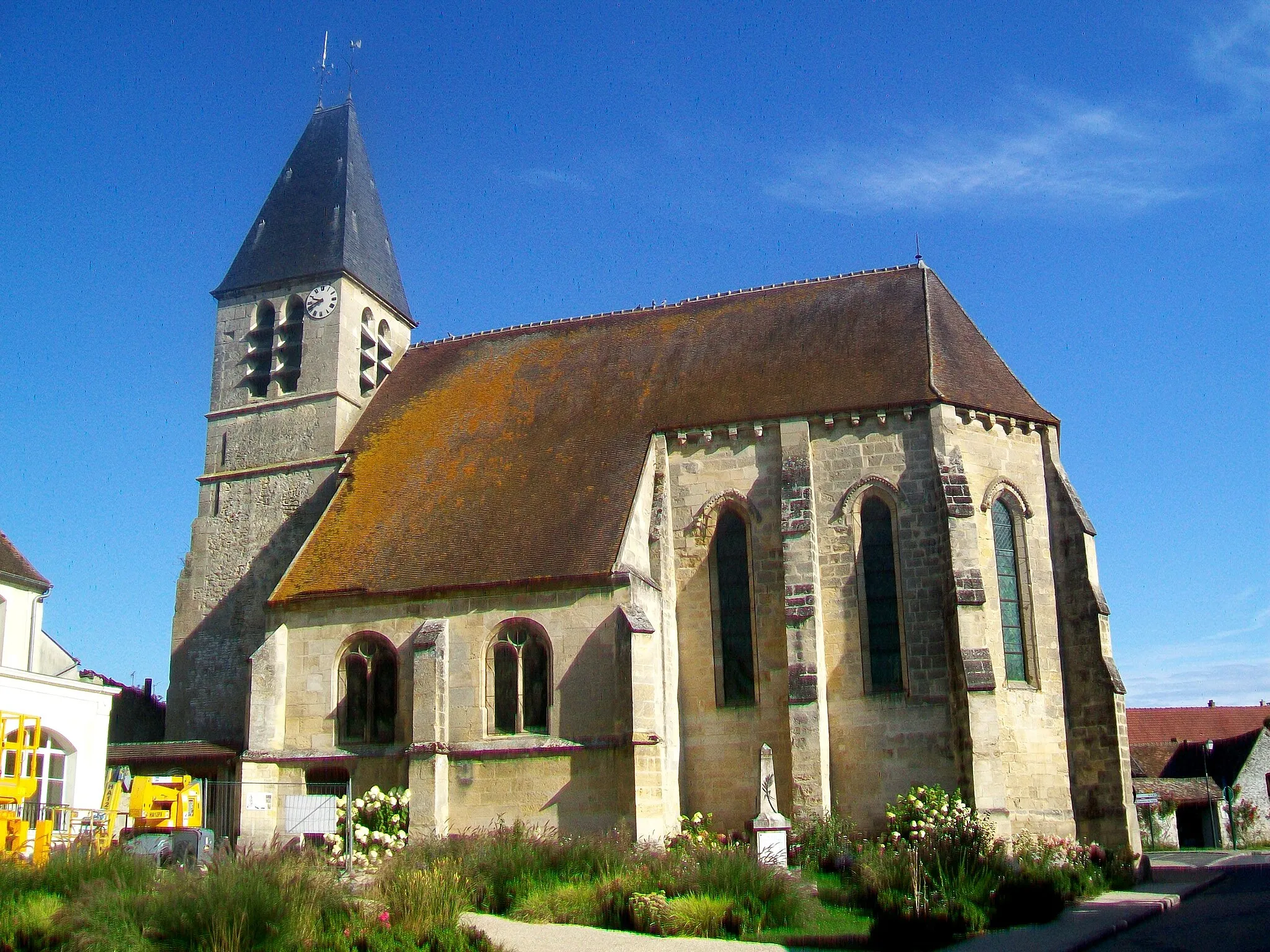 Photo showing: La façade sud de l'église Saint-Gildard.