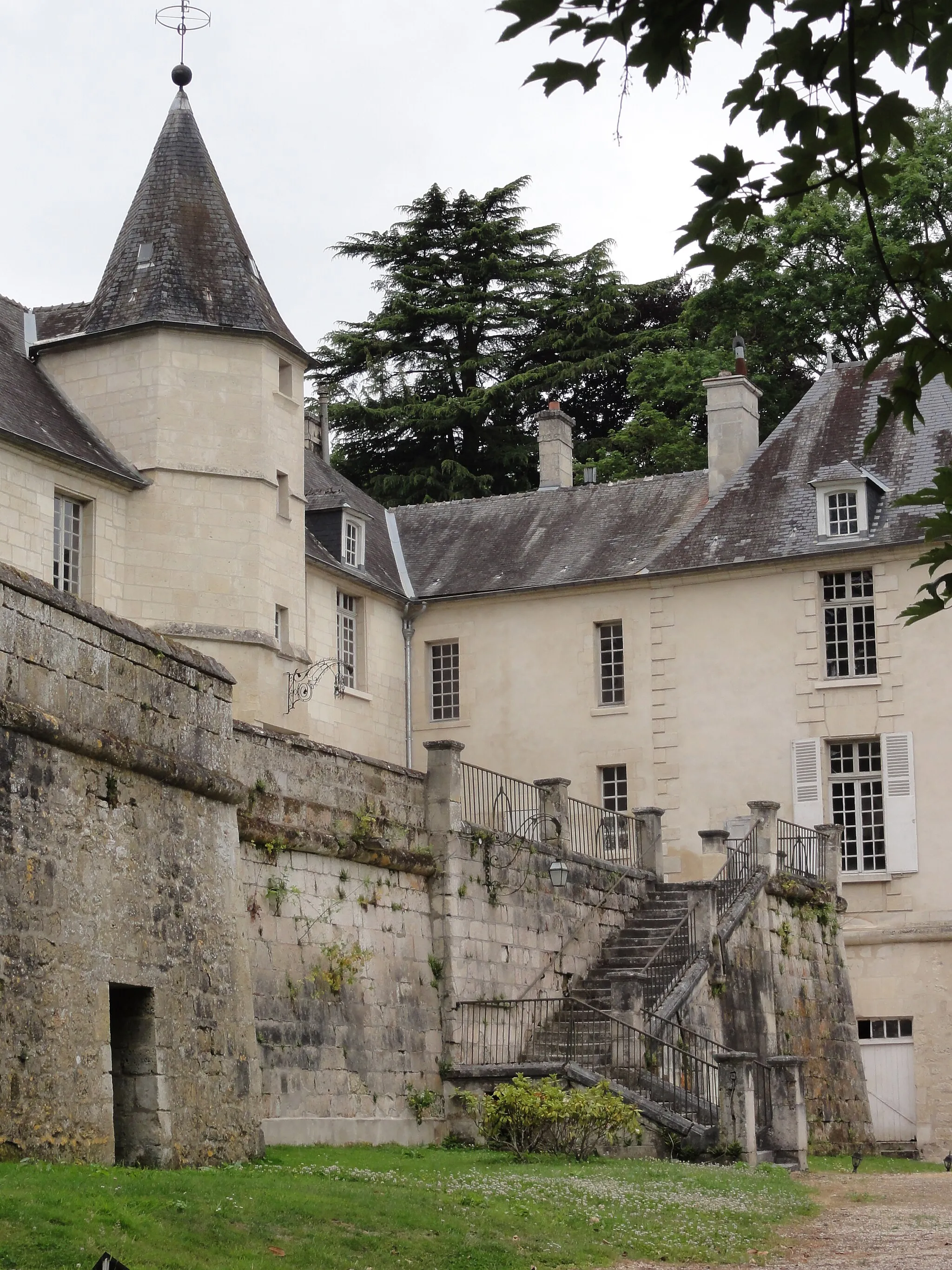 Photo showing: Vivières (Aisne) château MH