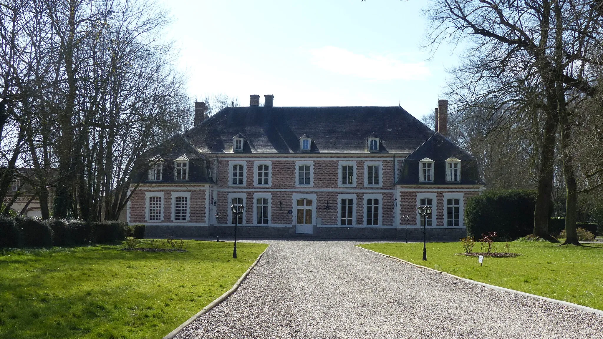 Photo showing: This building is indexed in the base Mérimée, a database of architectural heritage maintained by the French Ministry of Culture, under the reference PA00116235 .