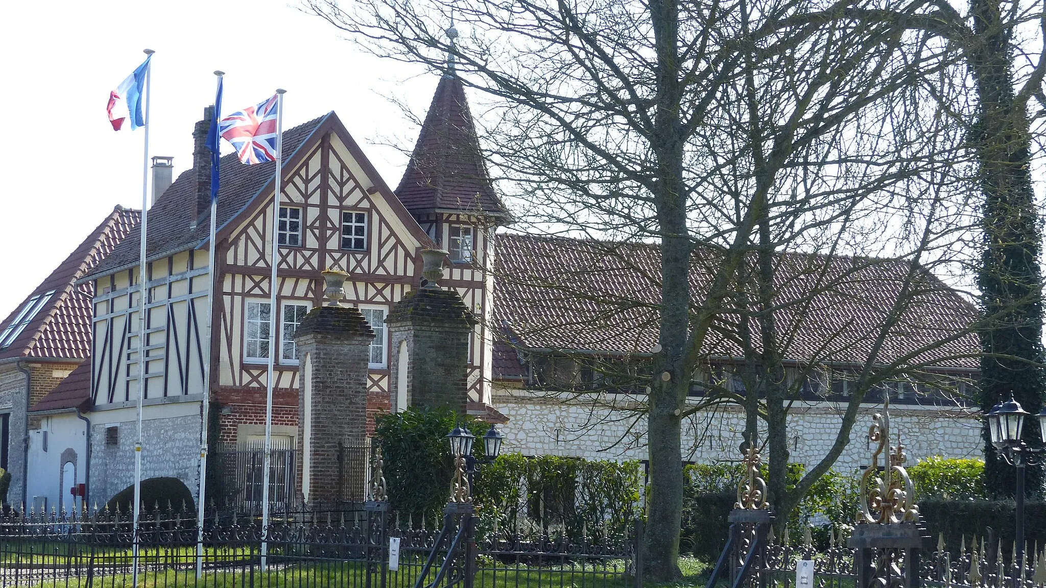 Photo showing: This building is indexed in the base Mérimée, a database of architectural heritage maintained by the French Ministry of Culture, under the reference PA00116235 .