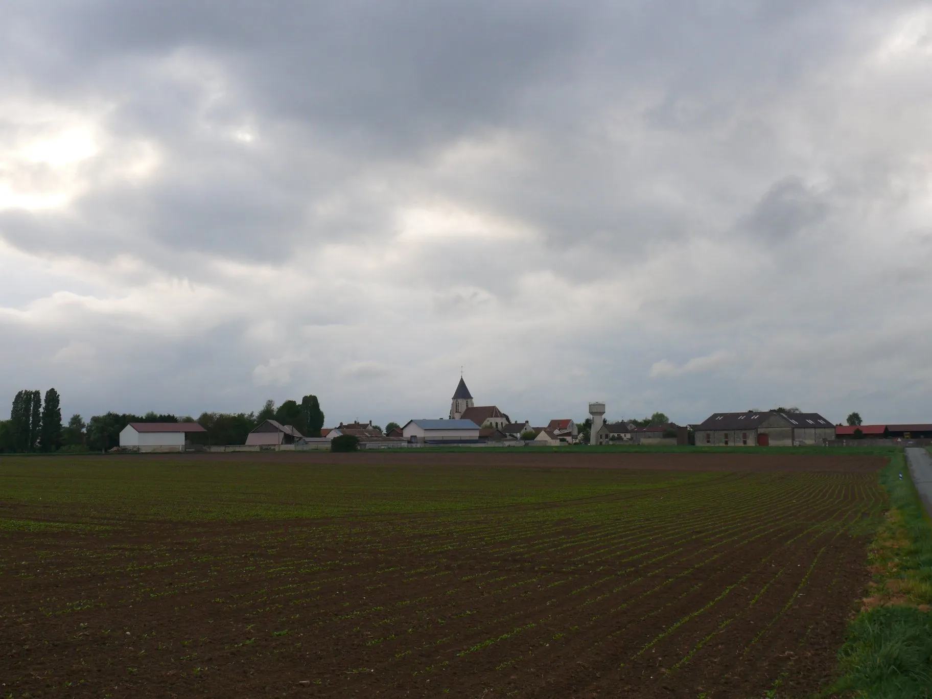 Photo showing: Saint-Peter-and-Paul's church of Silly-le-Long (Oise, Picardie, France).