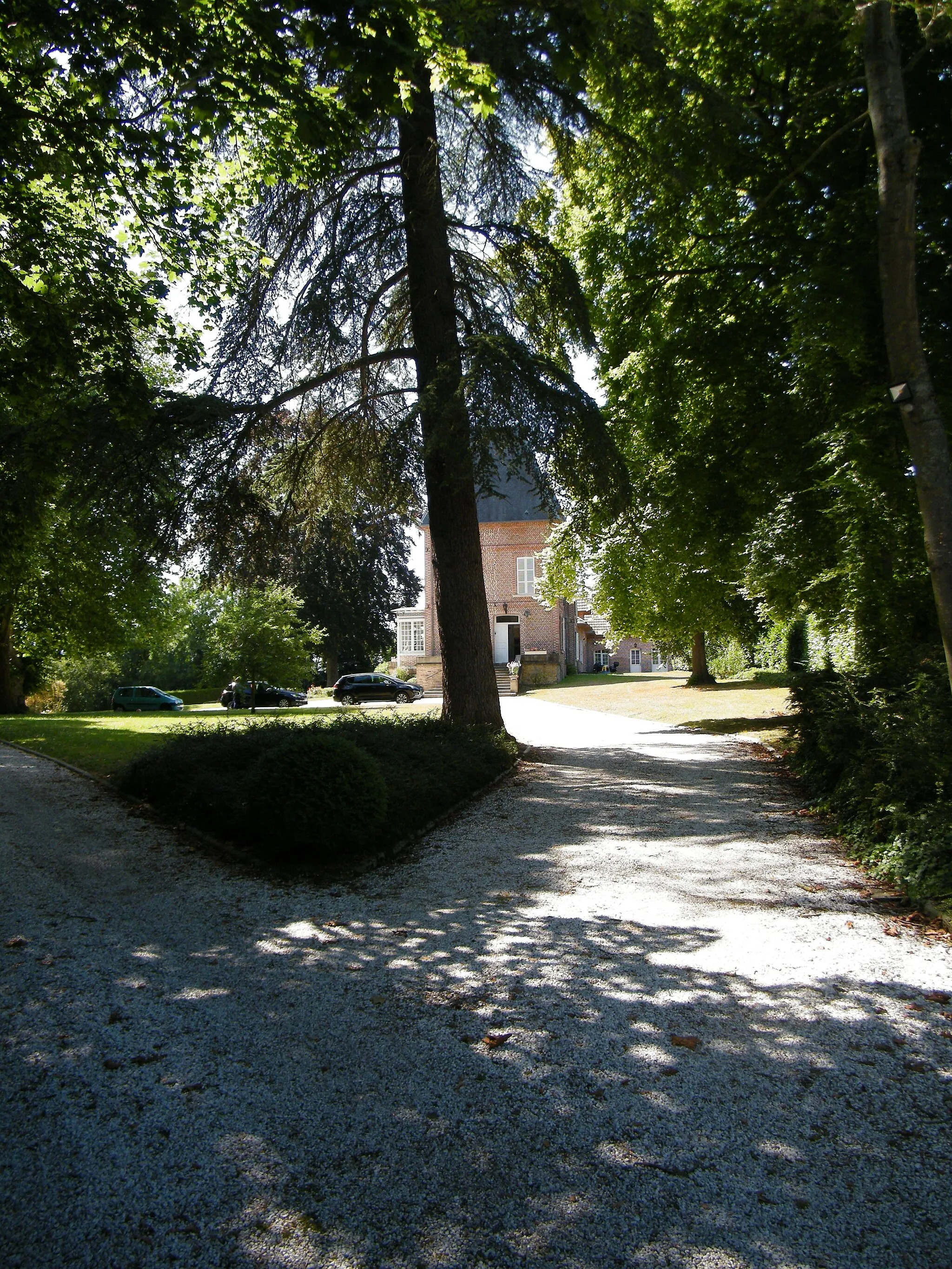 Photo showing: Cocquerel (Somme, France), Longuet, castle, entrance