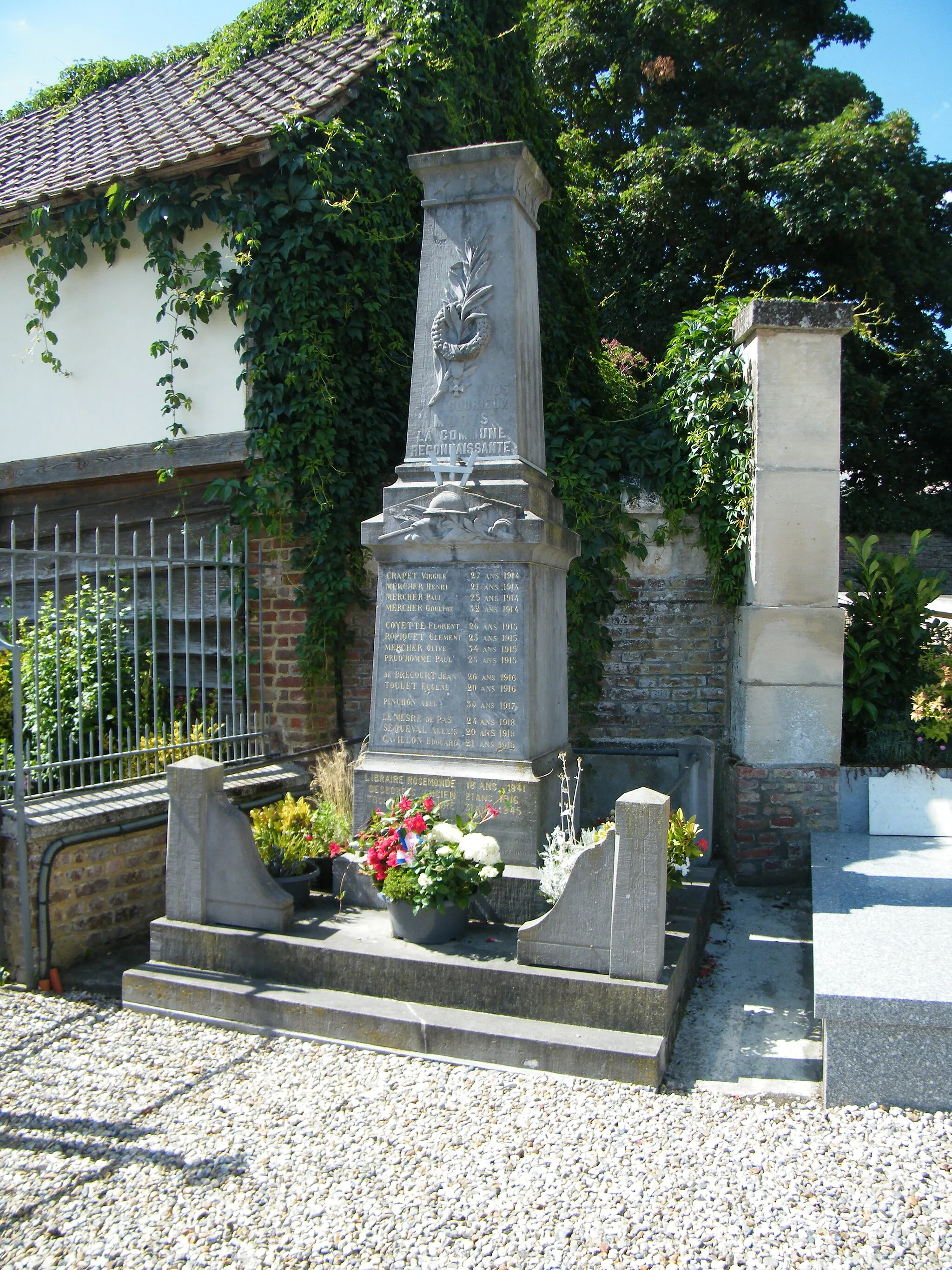 Photo showing: Cocquerel (Somme, France), monument aux morts pour la patrie.