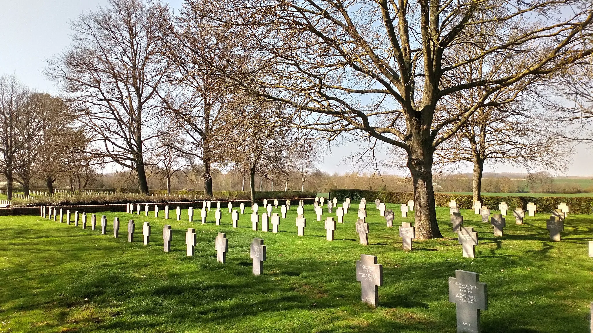 Photo showing: Cimetière militaire allemand de Manicourt 11