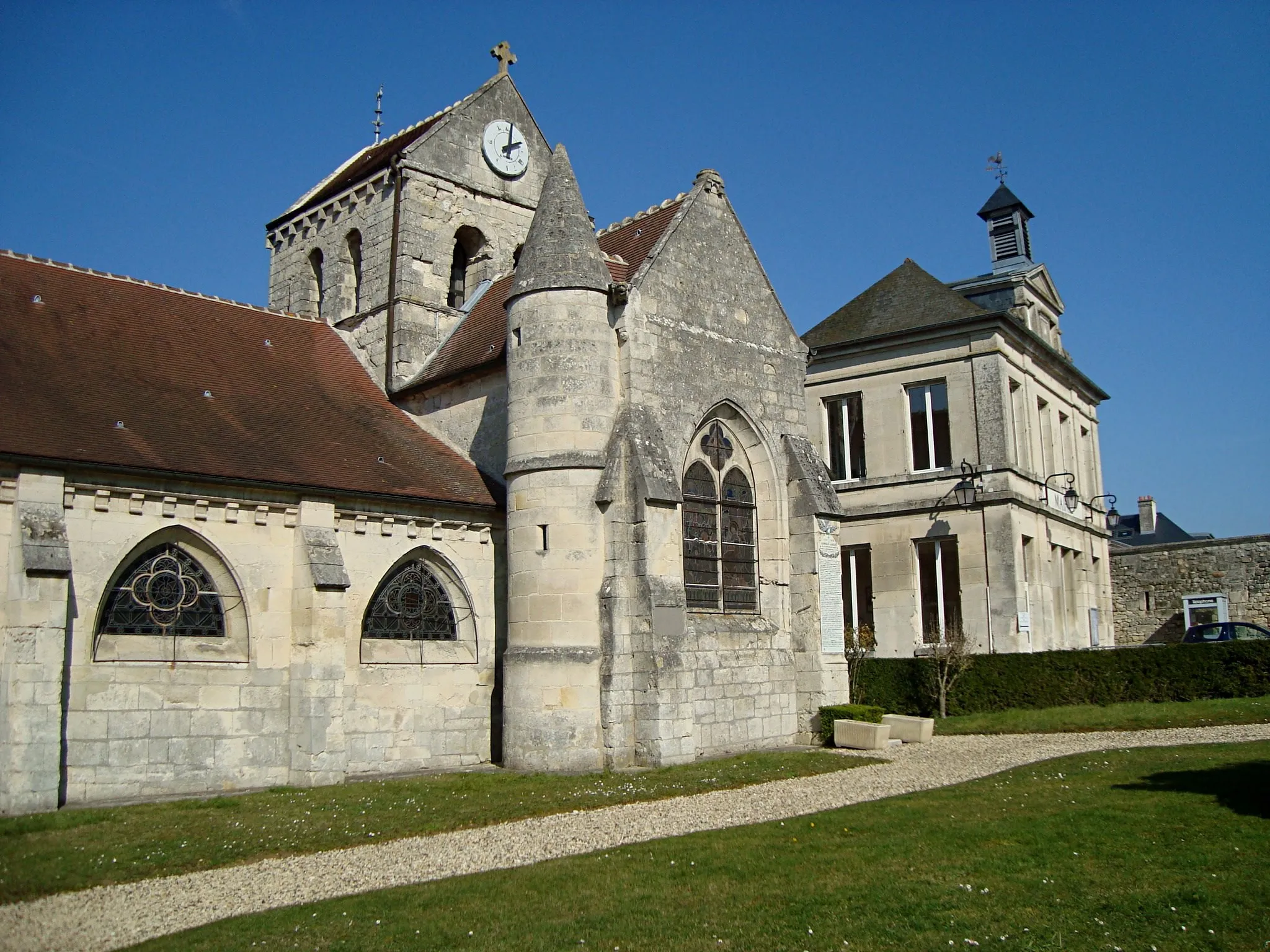 Photo showing: Eglise de Coyolles, Aisne, France.
(à droite, la Mairie)