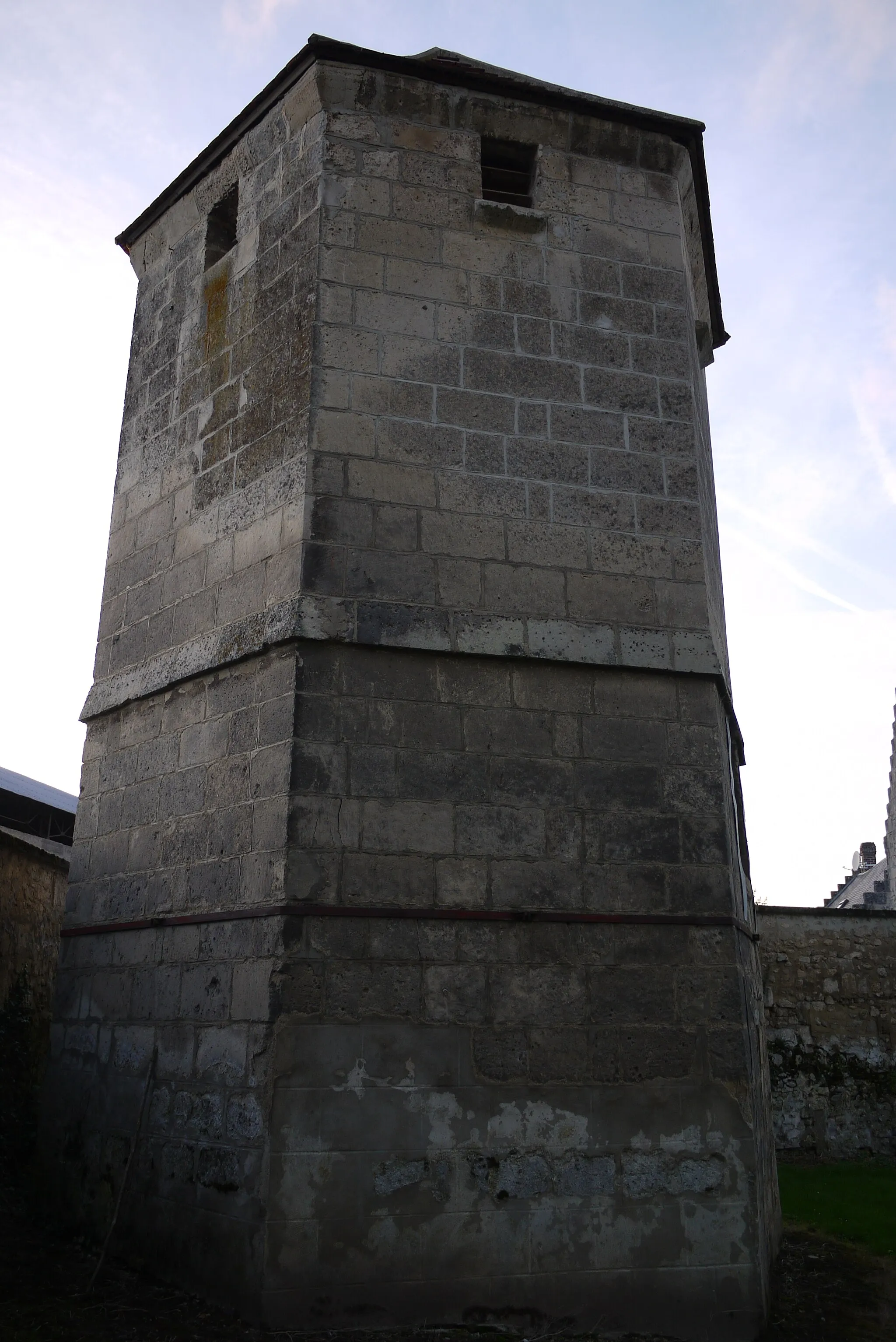 Photo showing: Tour du Château de Villeblain