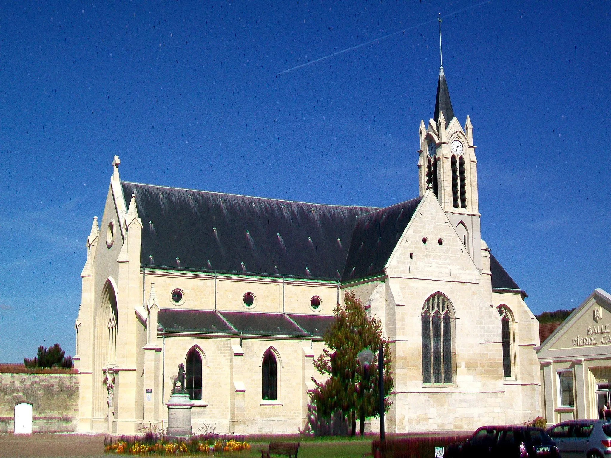 Photo showing: Façade sud de l'église.