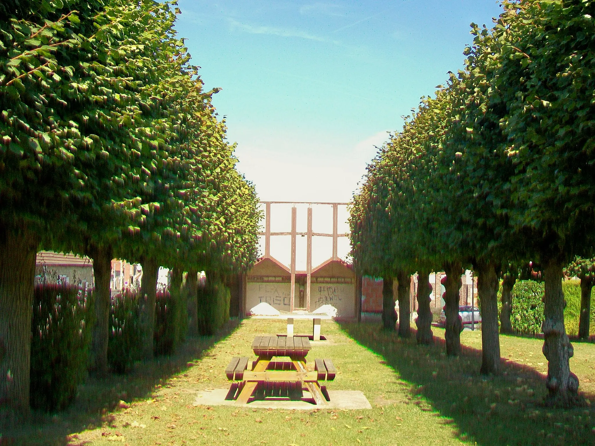 Photo showing: L'ancien jeu d'arc, transformé en lieu de détente, place du Jeu-d'Arc.