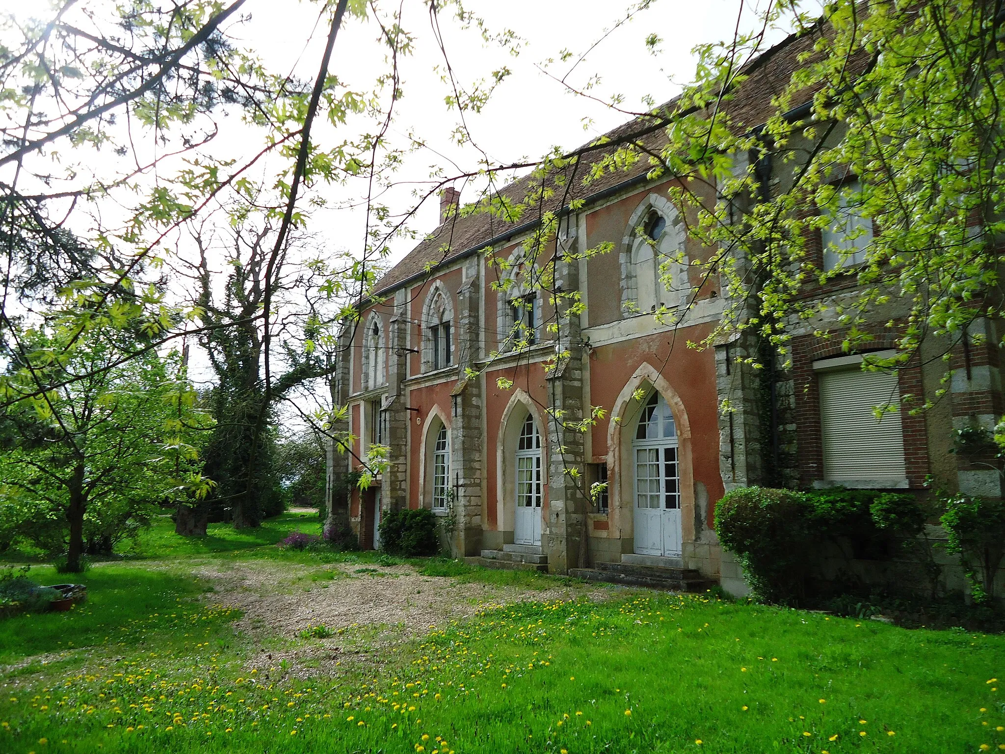 Photo showing: Mézières-en-Vexin - Manoir de Surcy (XIIIe - XVIe).