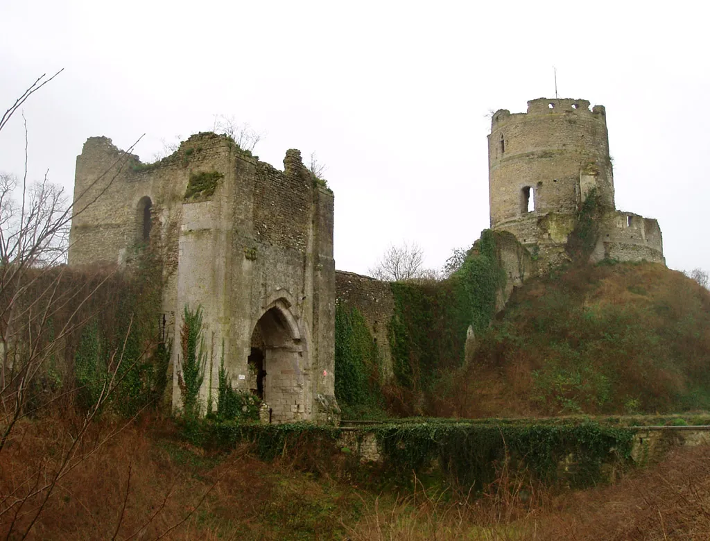 Photo showing: Château-sur-Epte, the entry and the keep