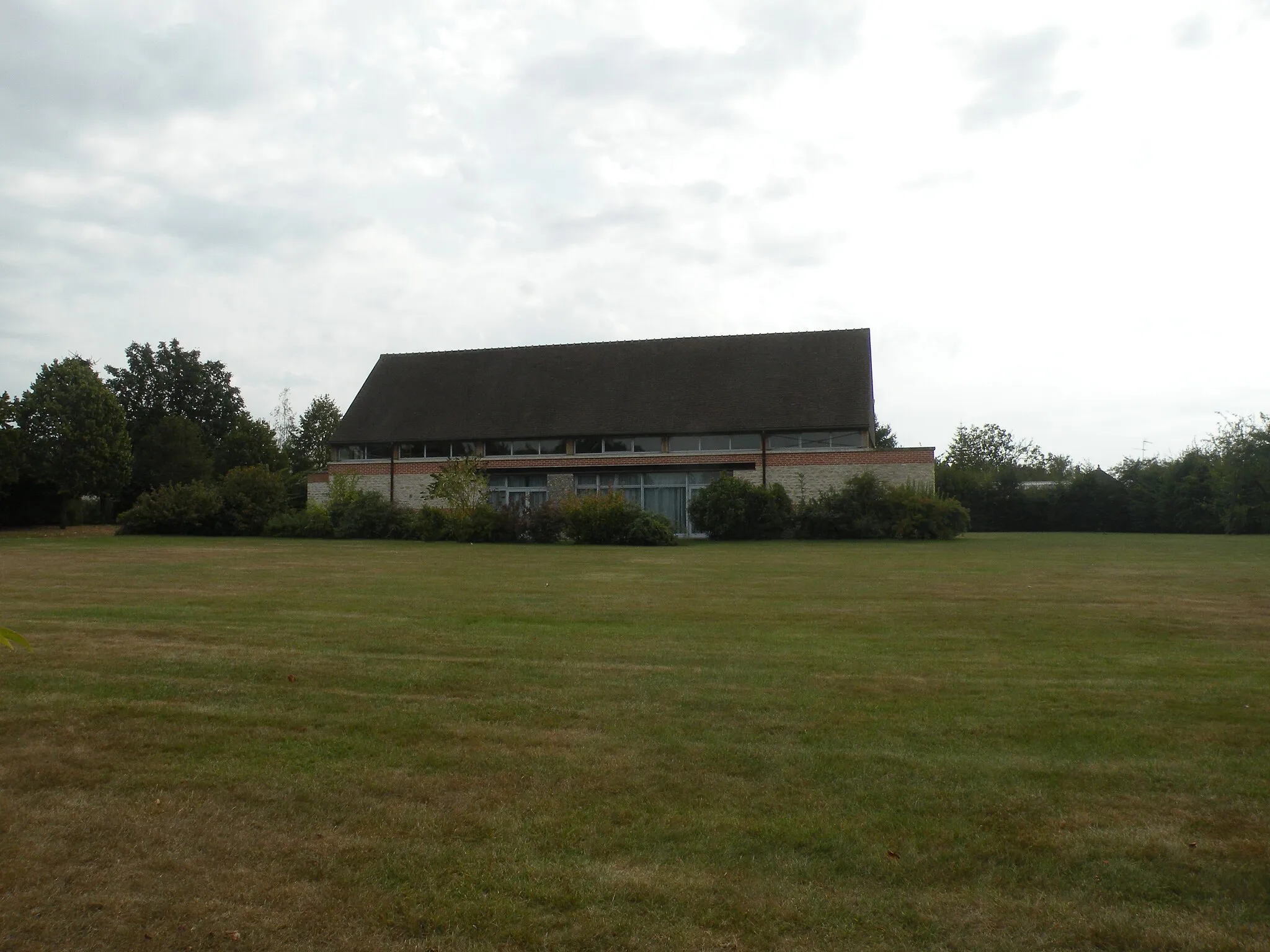 Photo showing: maison communale Loconville