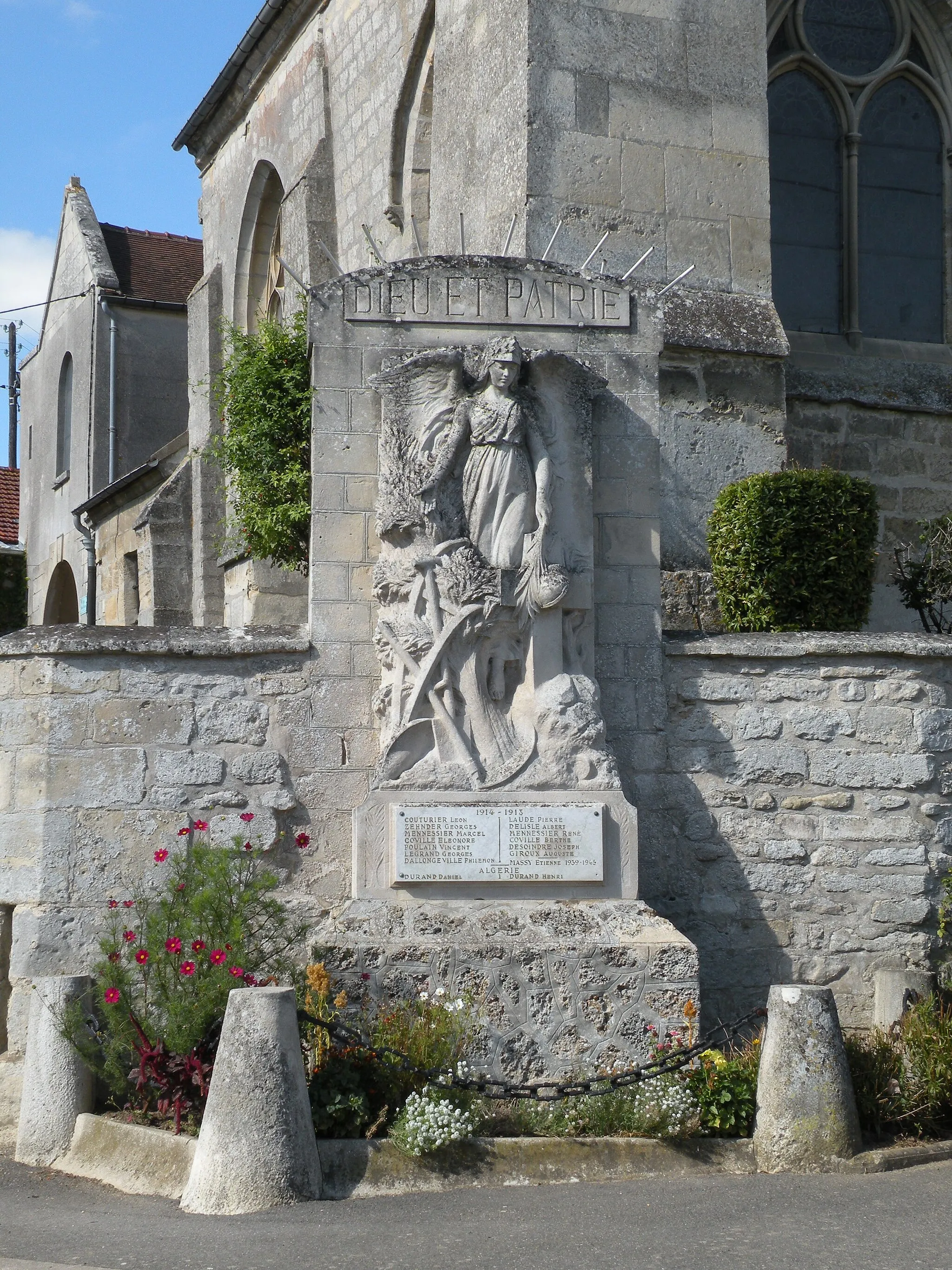 Photo showing: monuments aux morts de Bouconvillers
