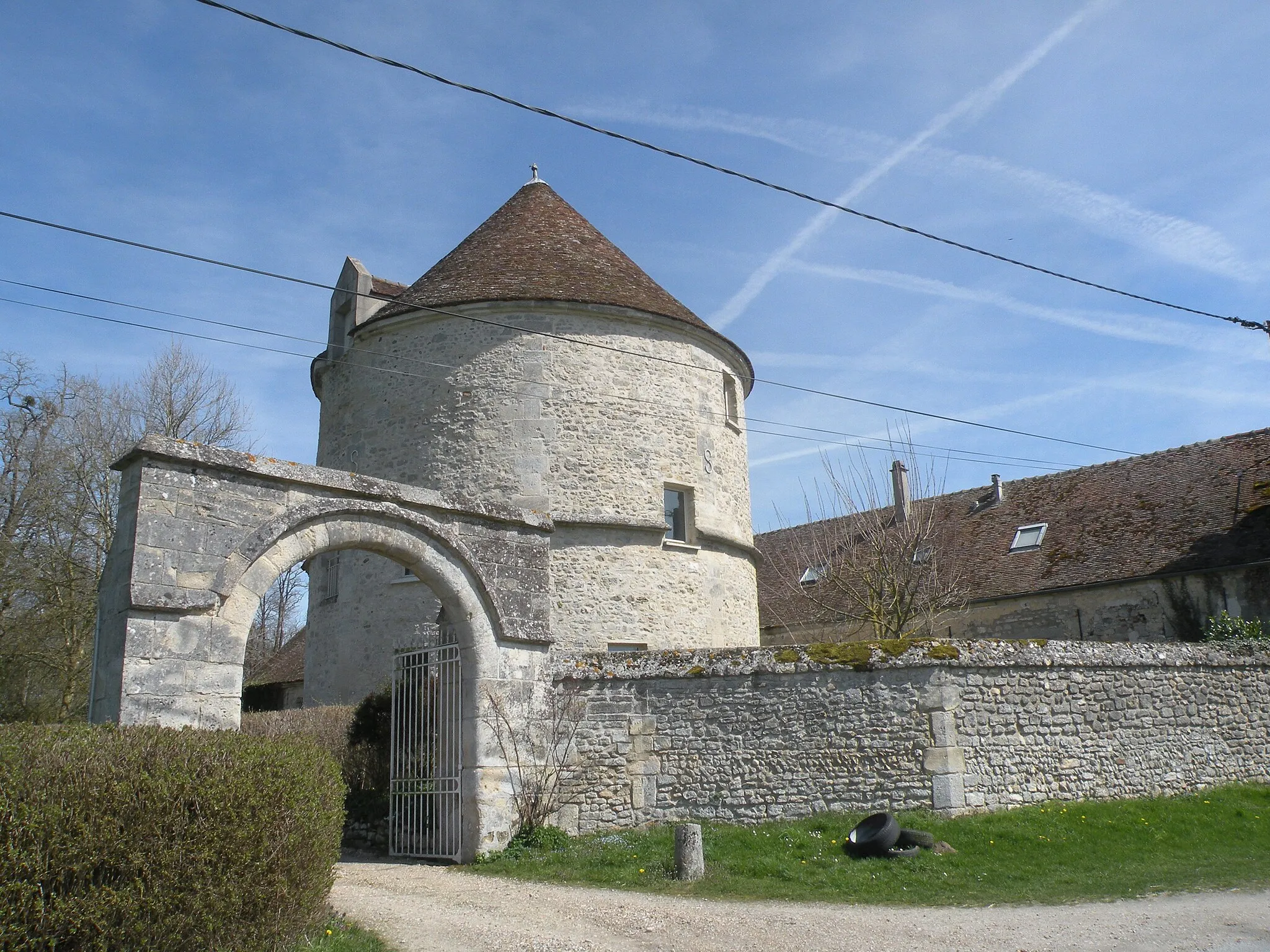 Photo showing: Fay-les-Étangs château